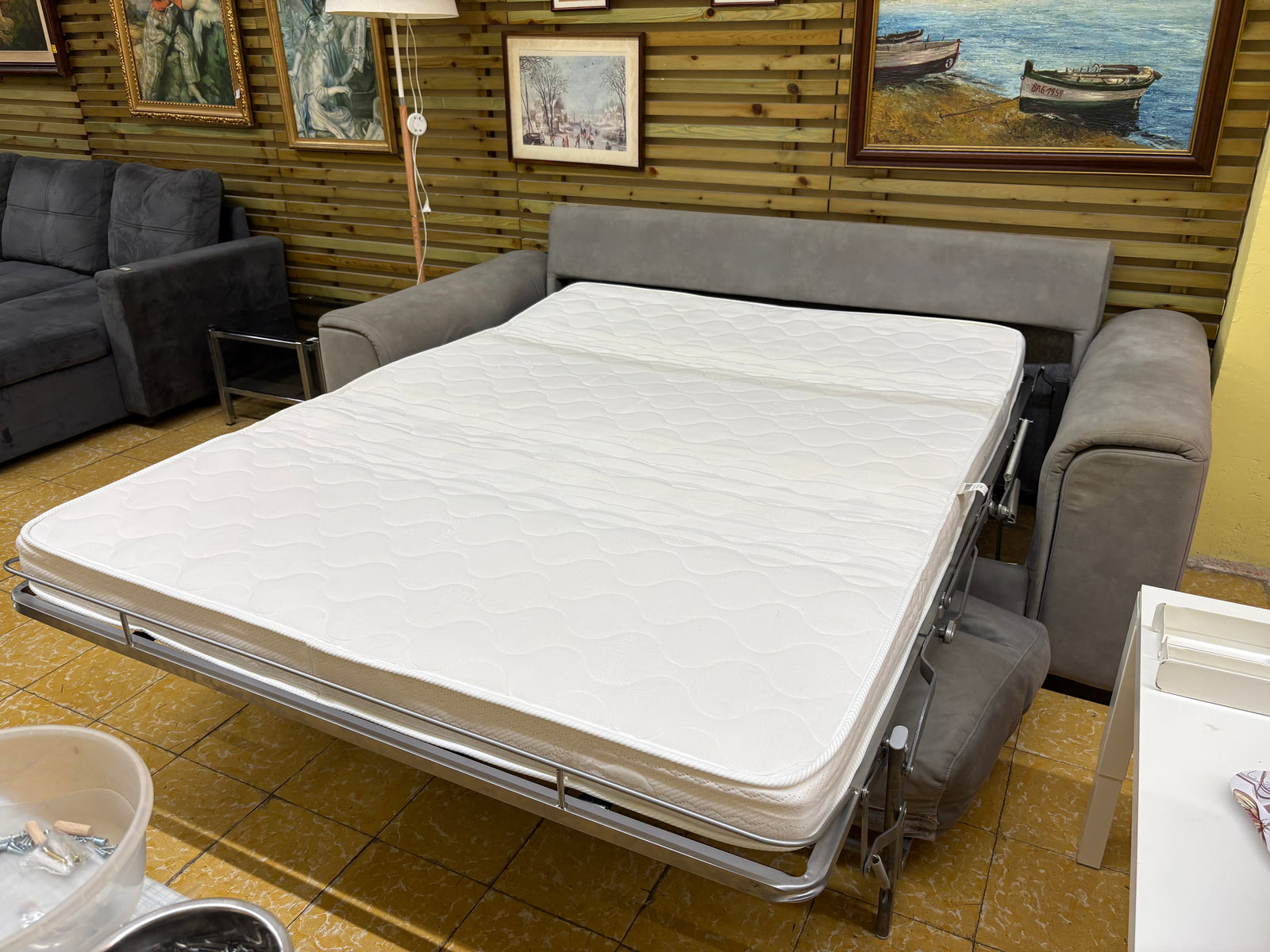 Sofá cama gris — imagen 5