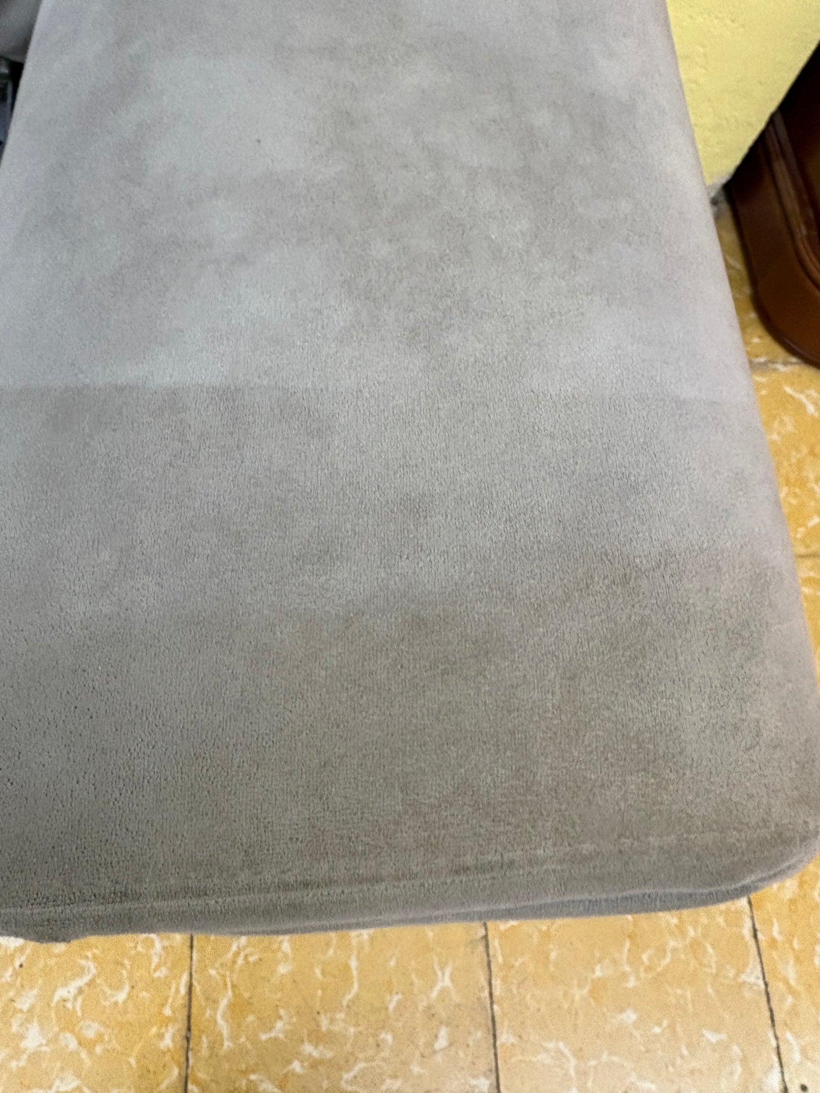 Sofá cama gris — imagen 9