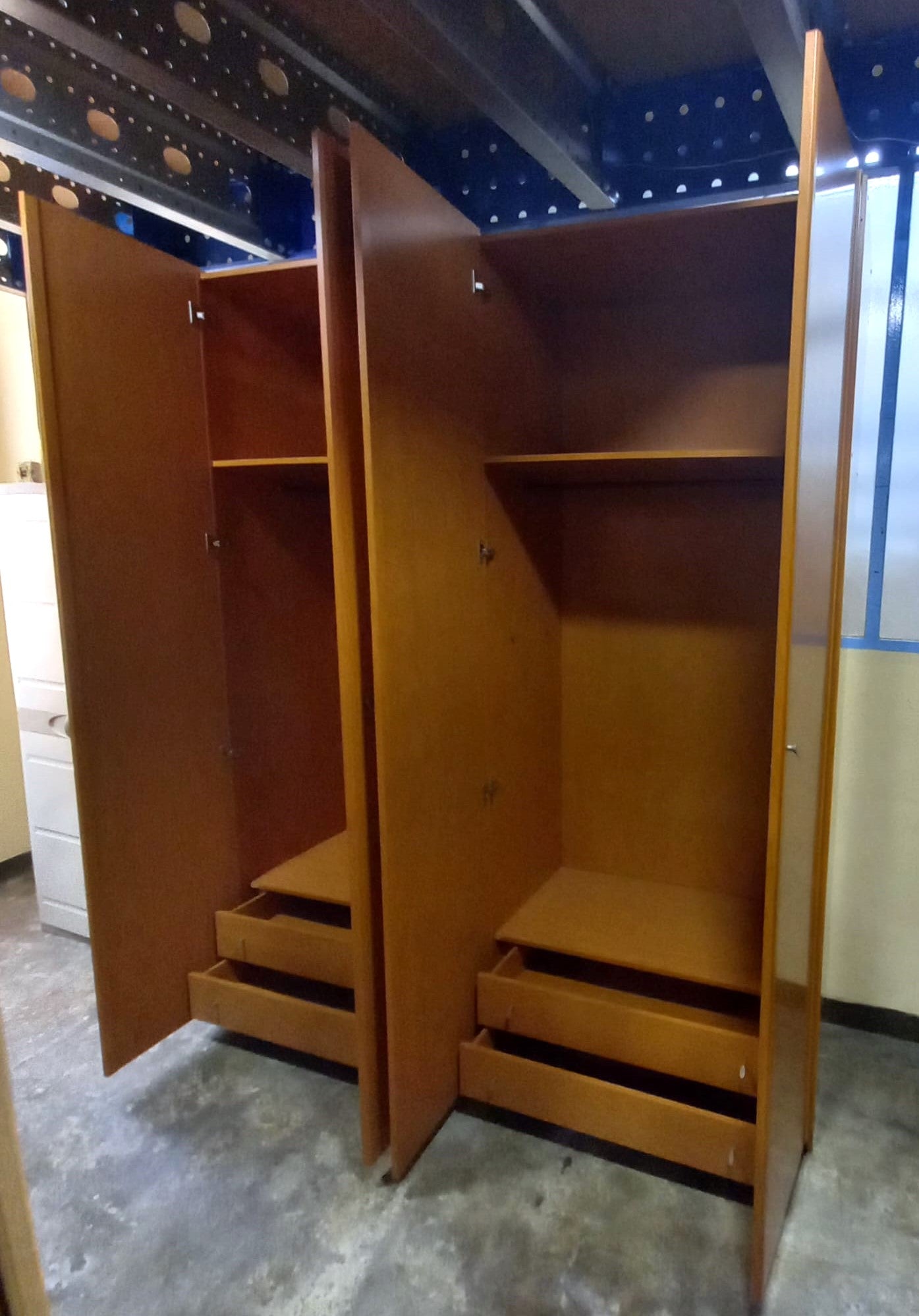 Armario cuatro puertas — imagen 3