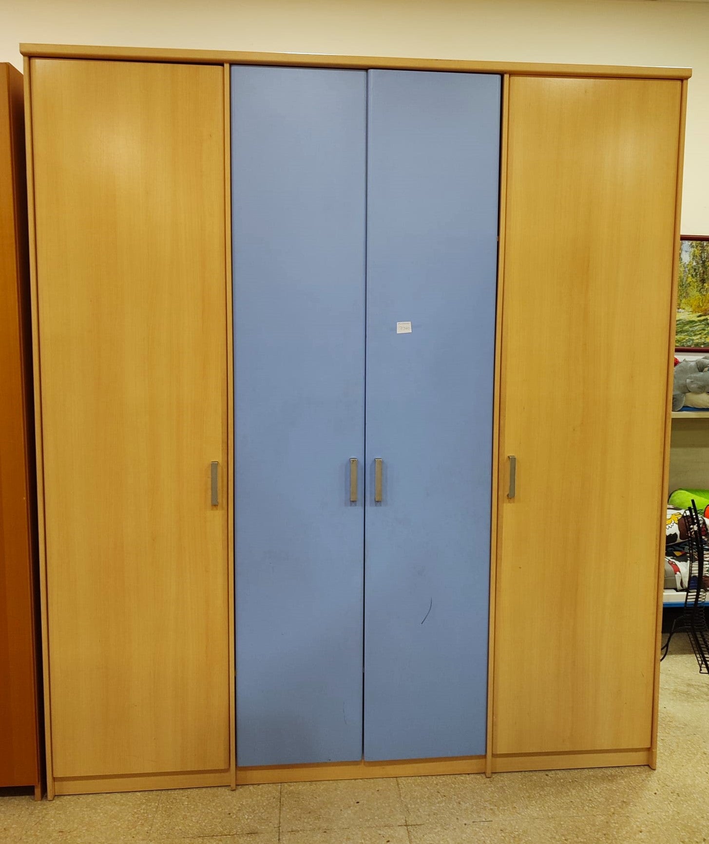 Armario cuatro puertas