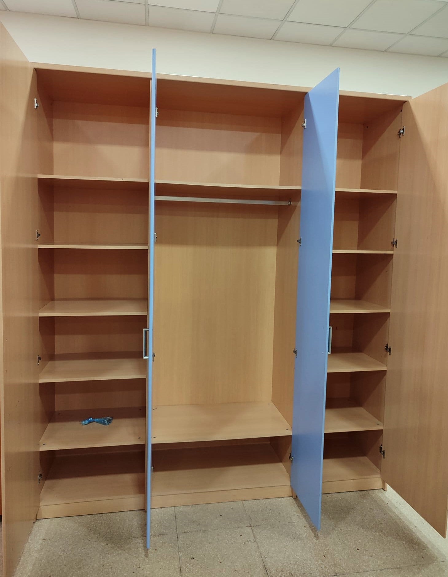 Armario cuatro puertas — imagen 3