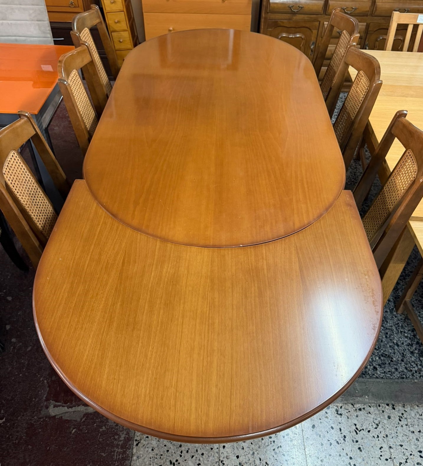 Mesa de comedor — imagen 2