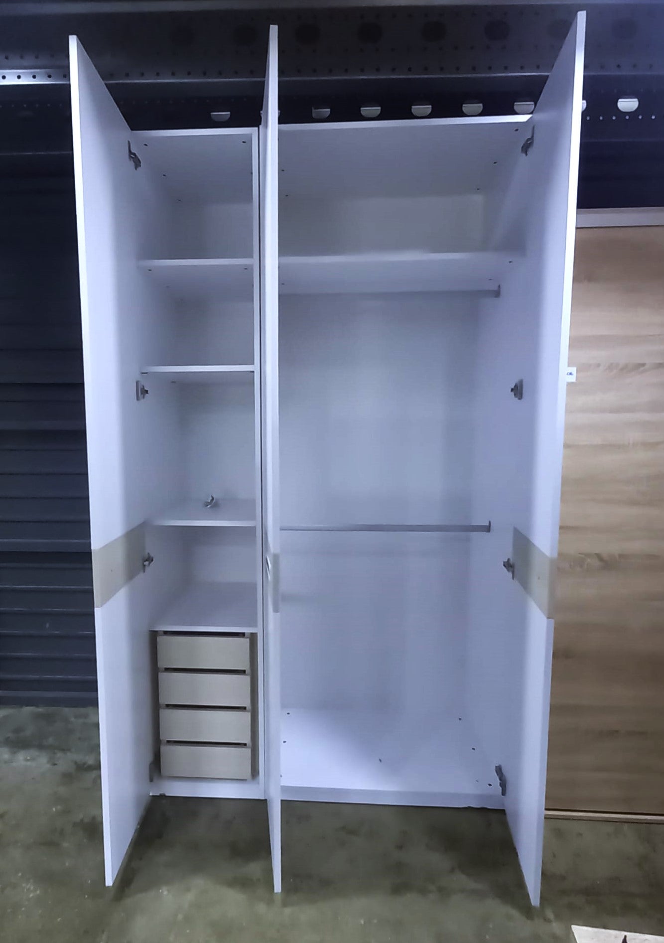 Armario tres puertas — imagen 3