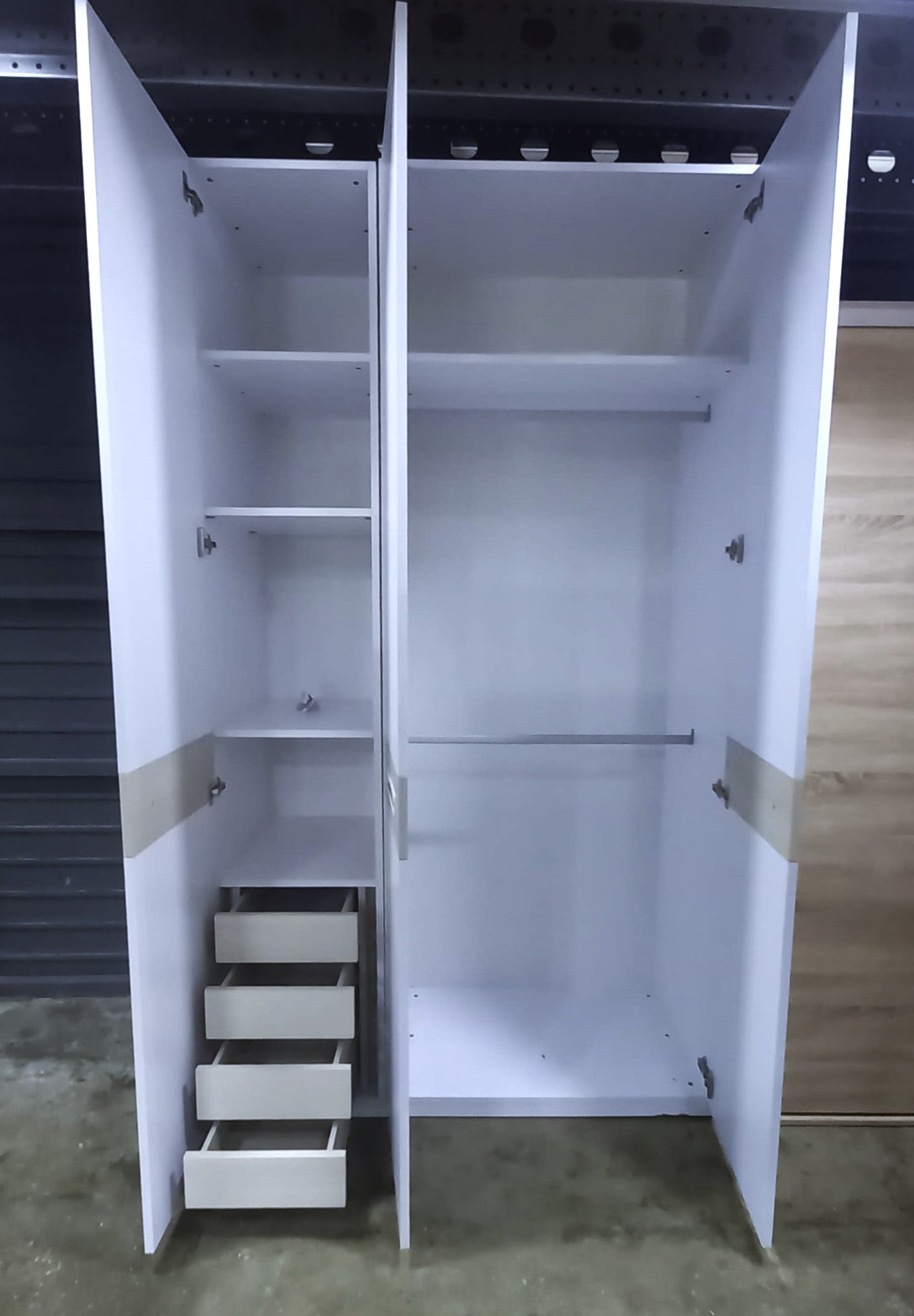 Armario tres puertas — imagen 4