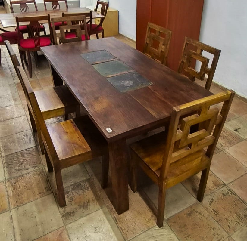 Mesa con seis sillas — imagen 2