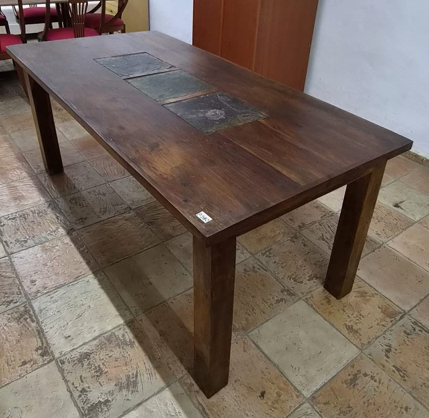Mesa con seis sillas — imagen 3