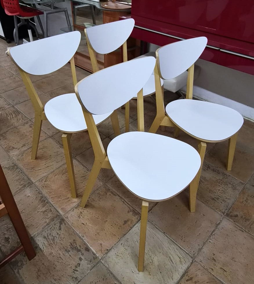 Mesa con sillas — imagen 5