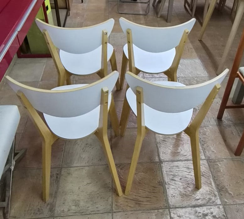Mesa con sillas — imagen 6