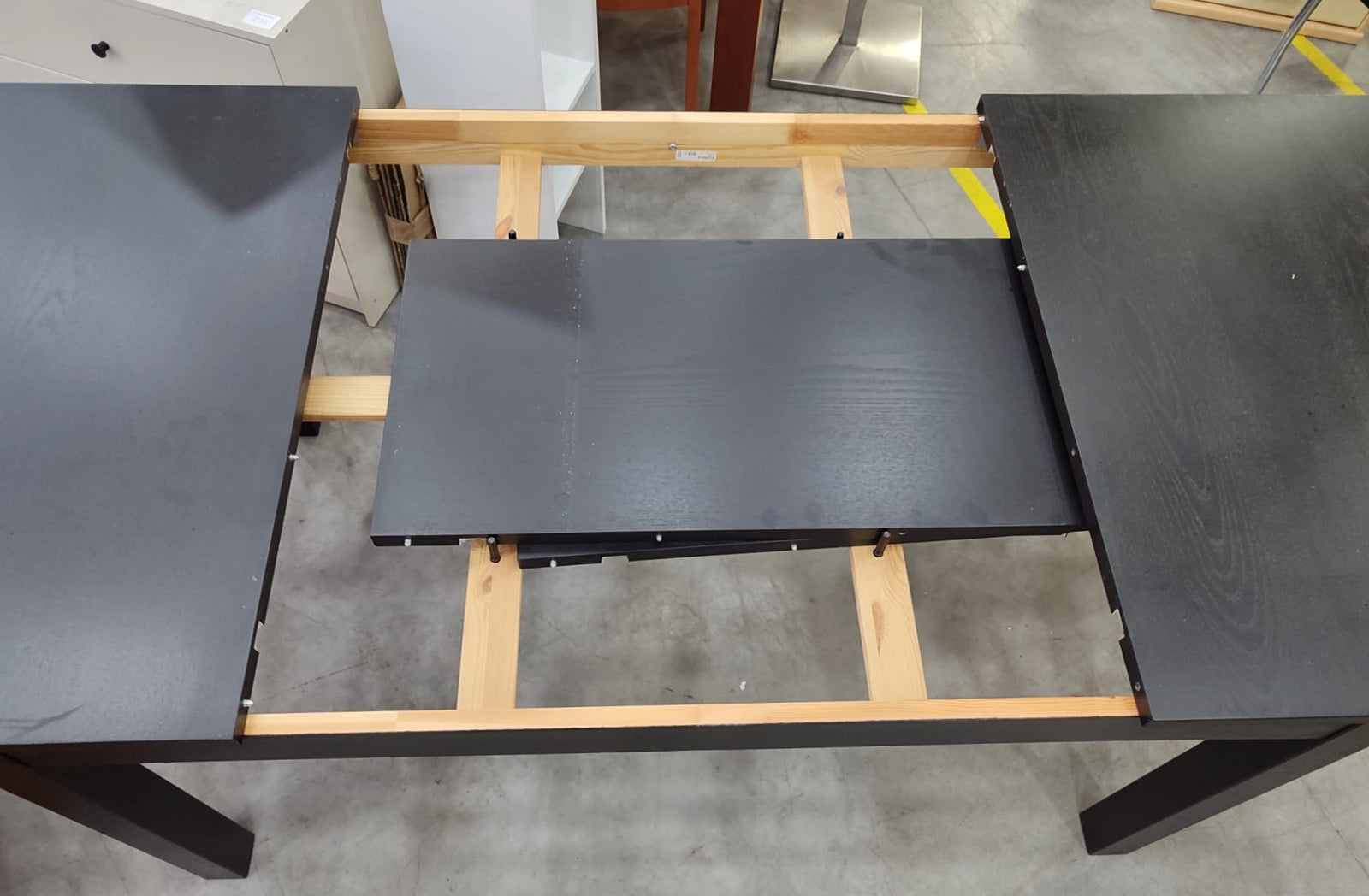 Mesa extensible "bjursta" y seis sillas — imagen 3