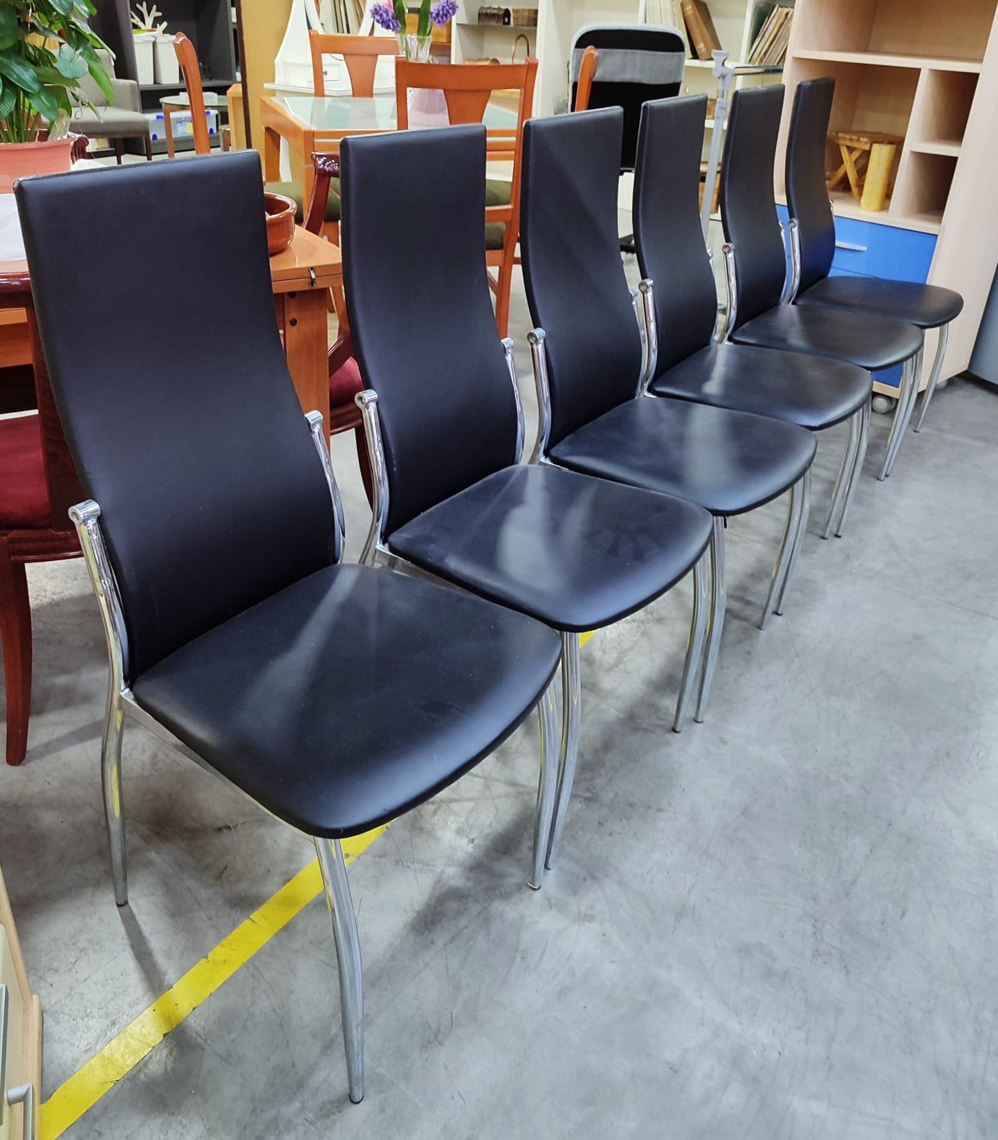 Mesa extensible "bjursta" y seis sillas — imagen 6