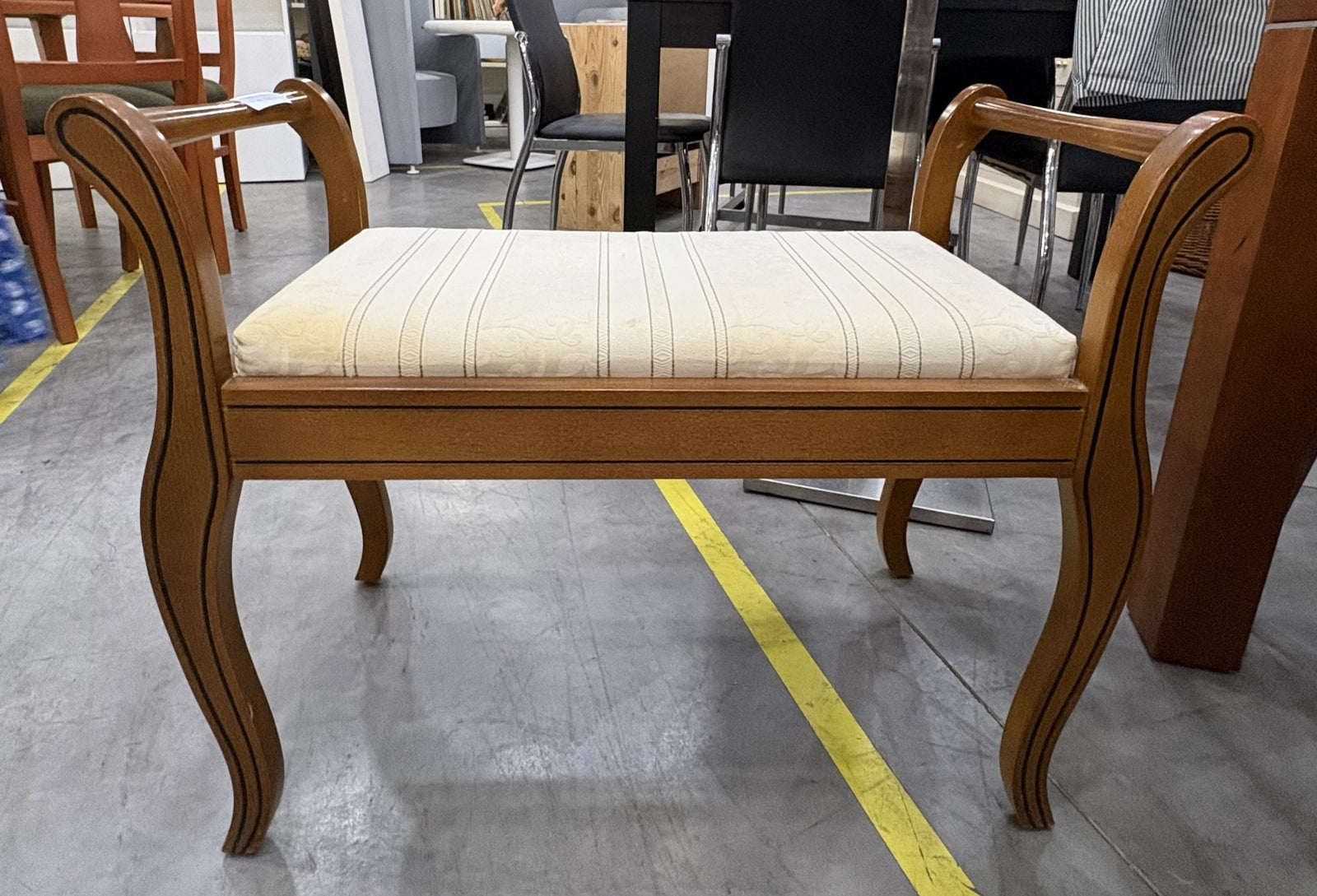 Banqueta de madera — imagen 3