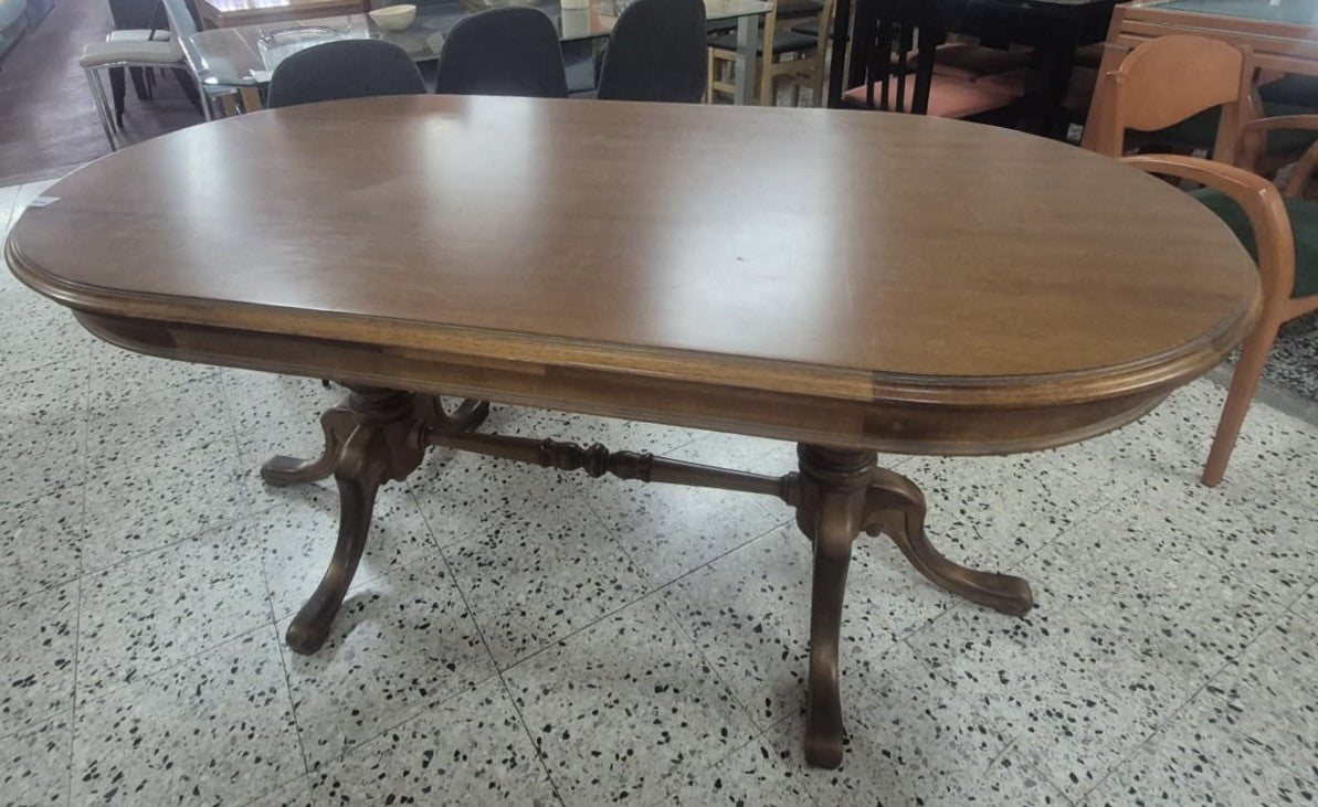 Mesa de comedor clásica