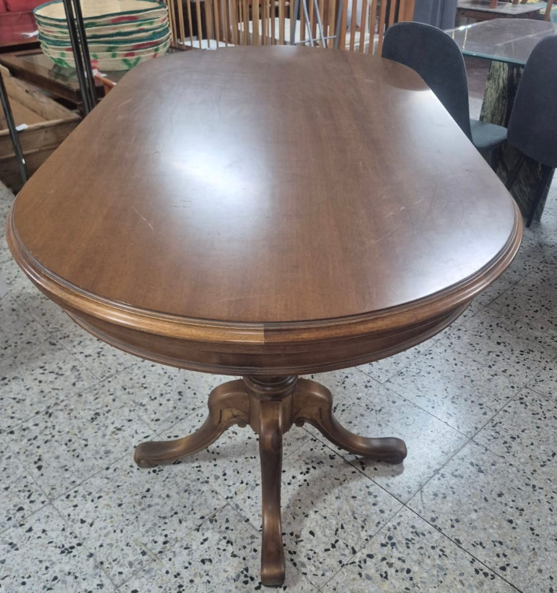 Mesa de comedor clásica — imagen 2