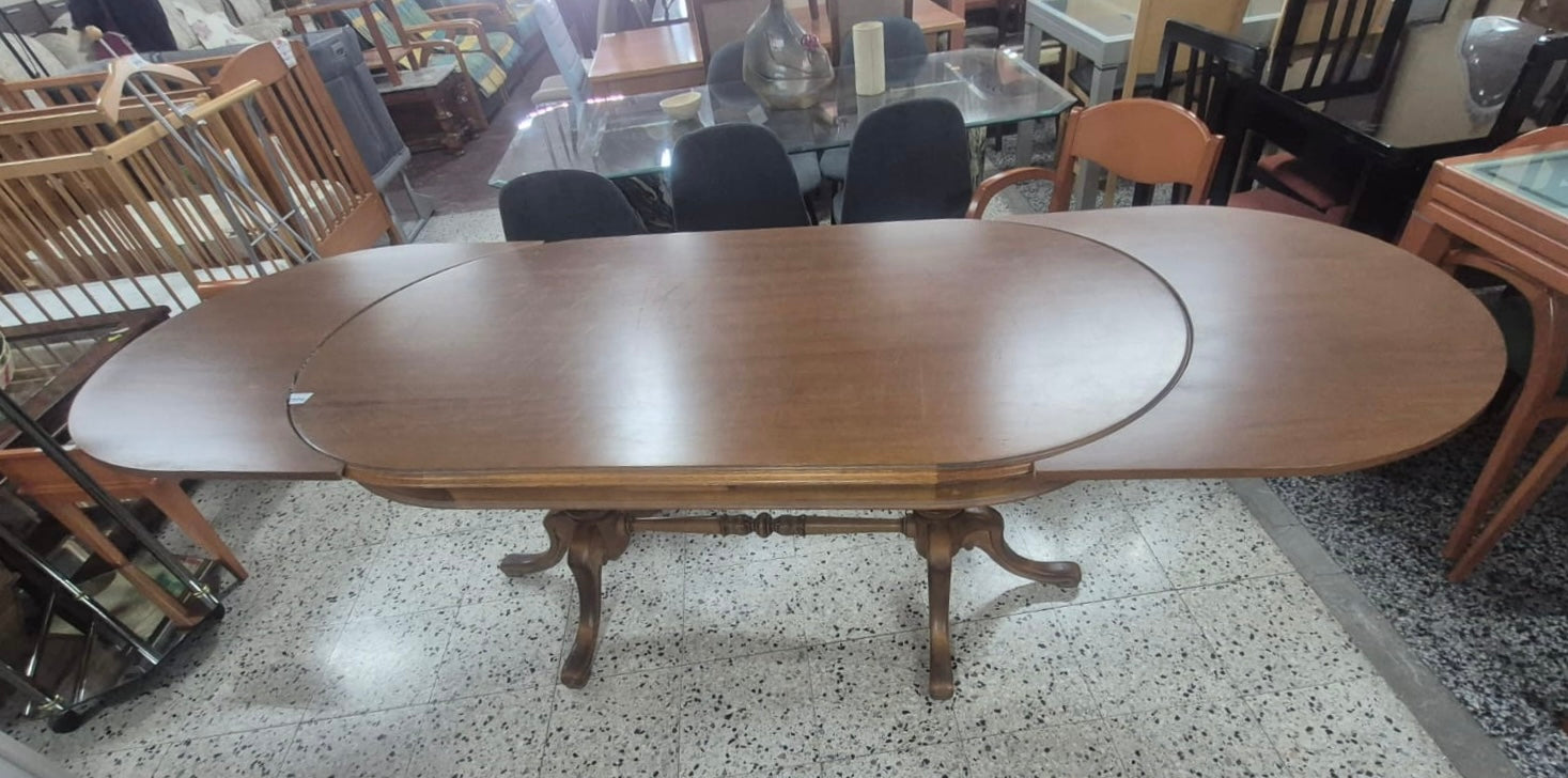 Mesa de comedor clásica — imagen 4