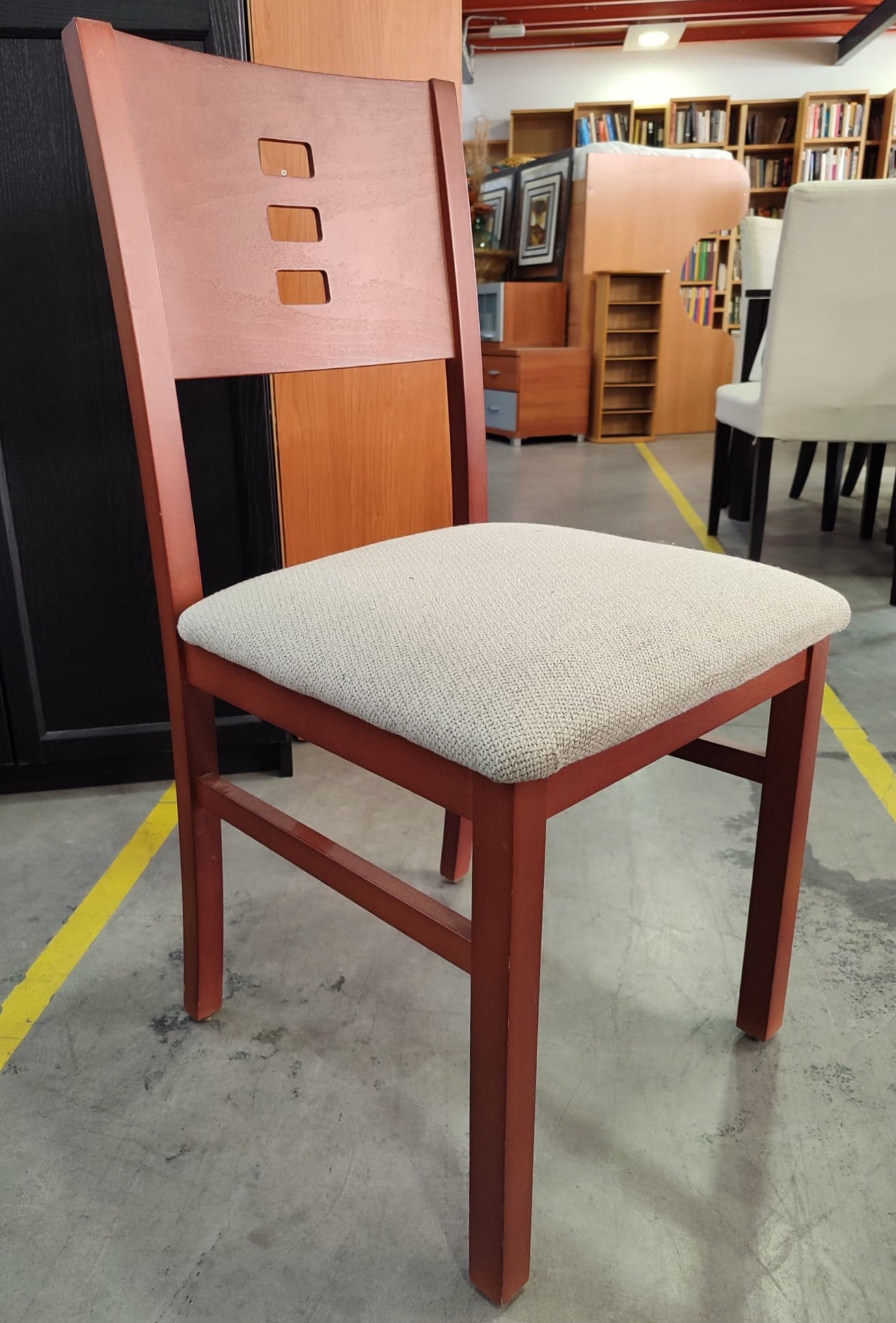 Cuatro sillas — imagen 3