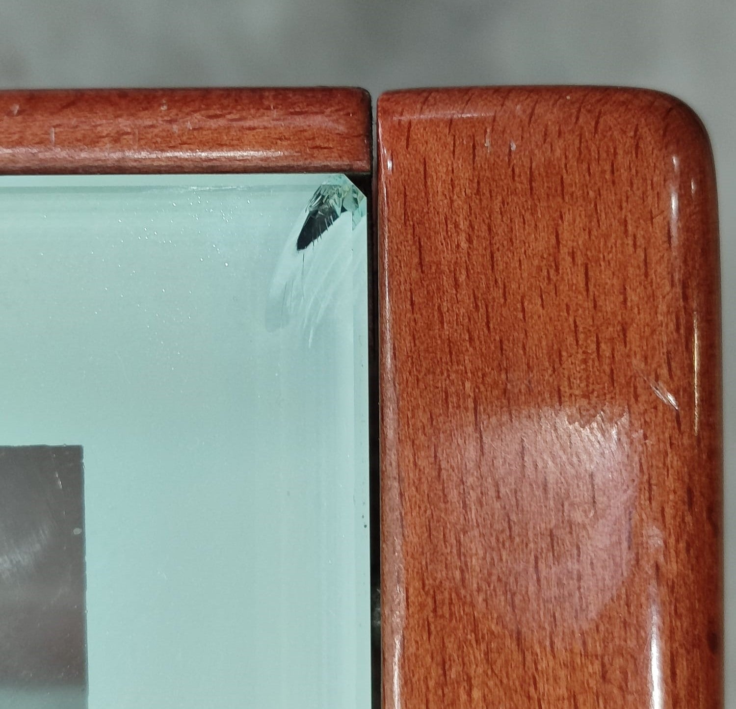 Mesa con cuatro sillas — imagen 8