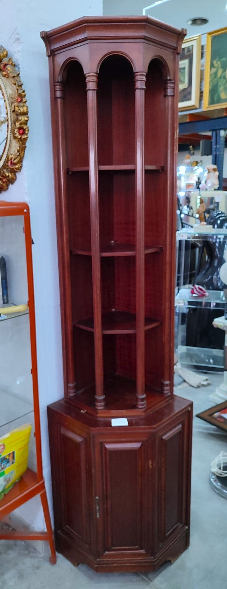 Estantería rinconera