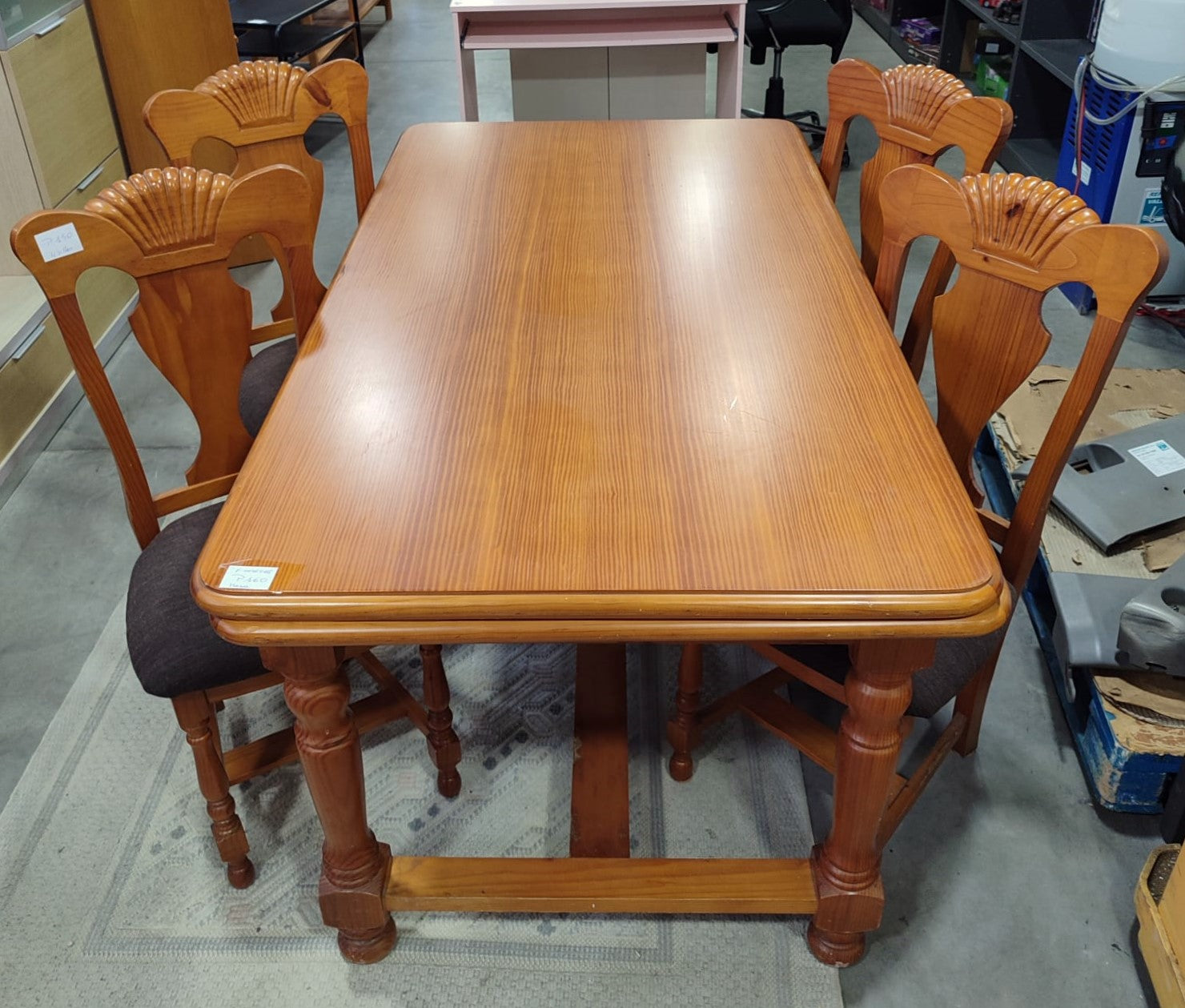 Mesa extensible + cuatro sillas
