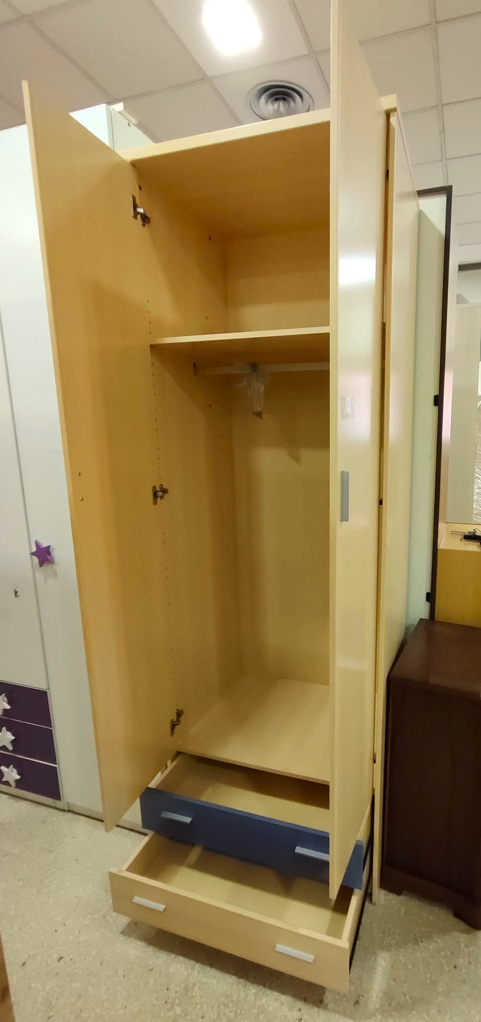 Armario dos puertas — imagen 4