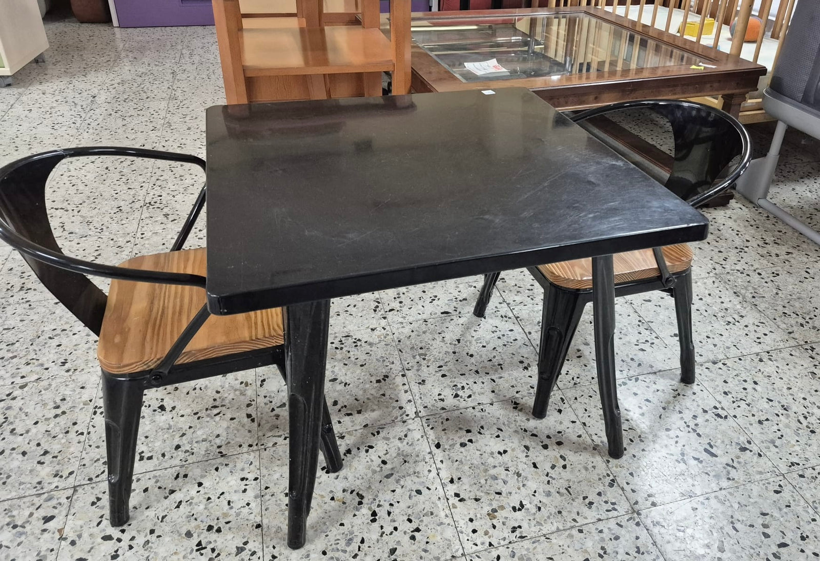Mesa de metal negra + sillas juvenil