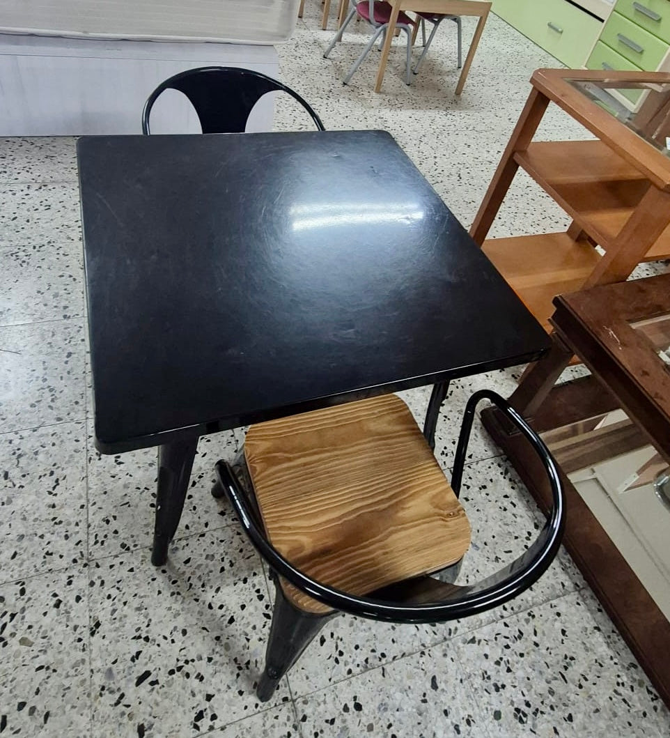 Mesa de metal negra + sillas juvenil — imagen 4