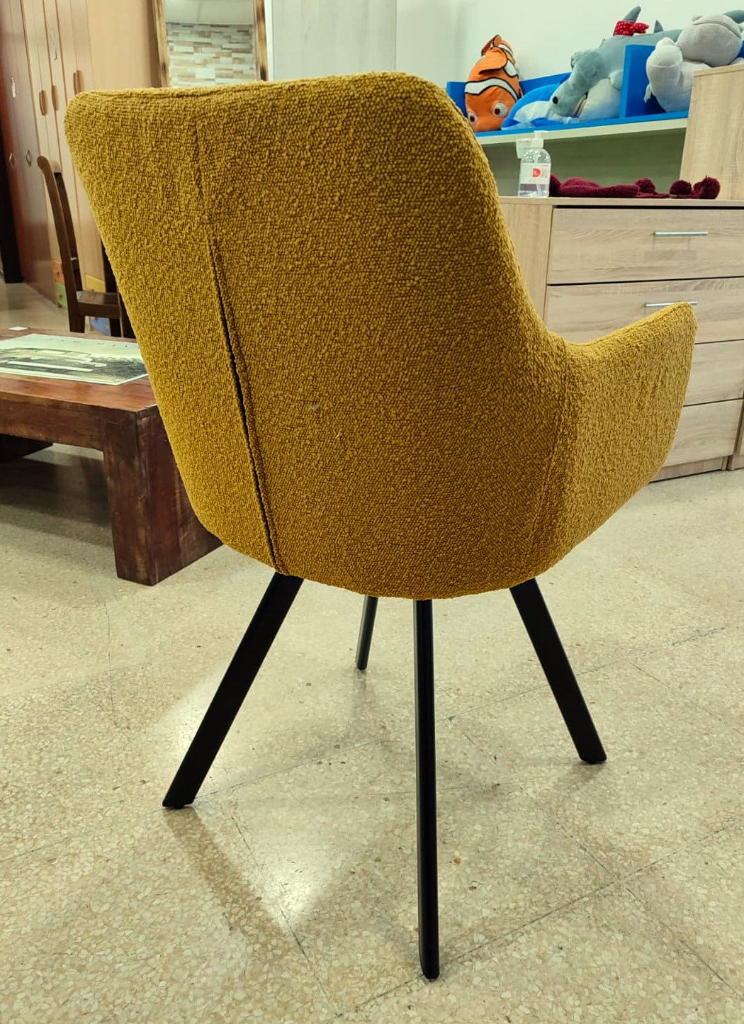 Cuatro sillas — imagen 6