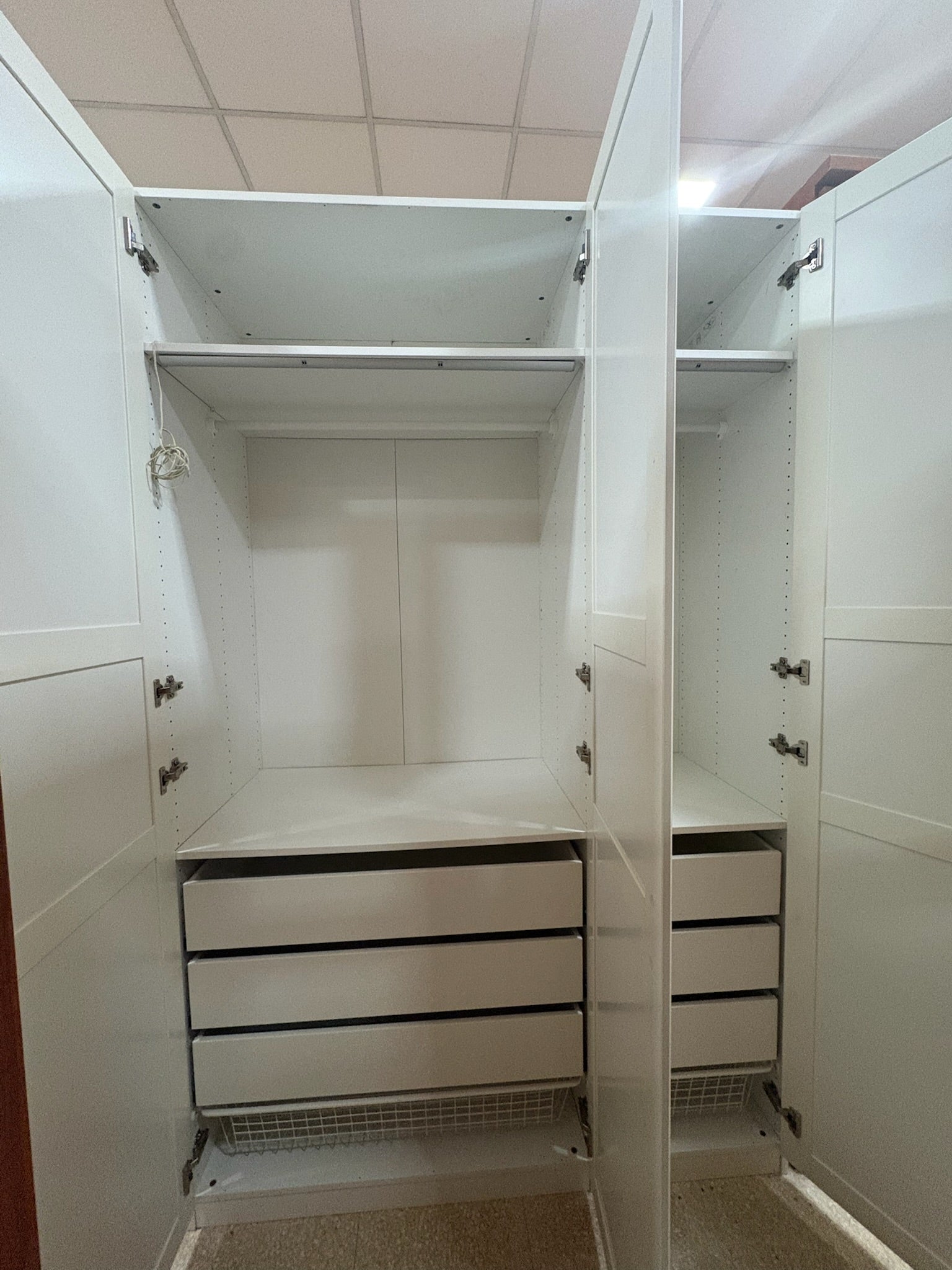 Armario tres puertas IKEA bergsbo — imagen 2