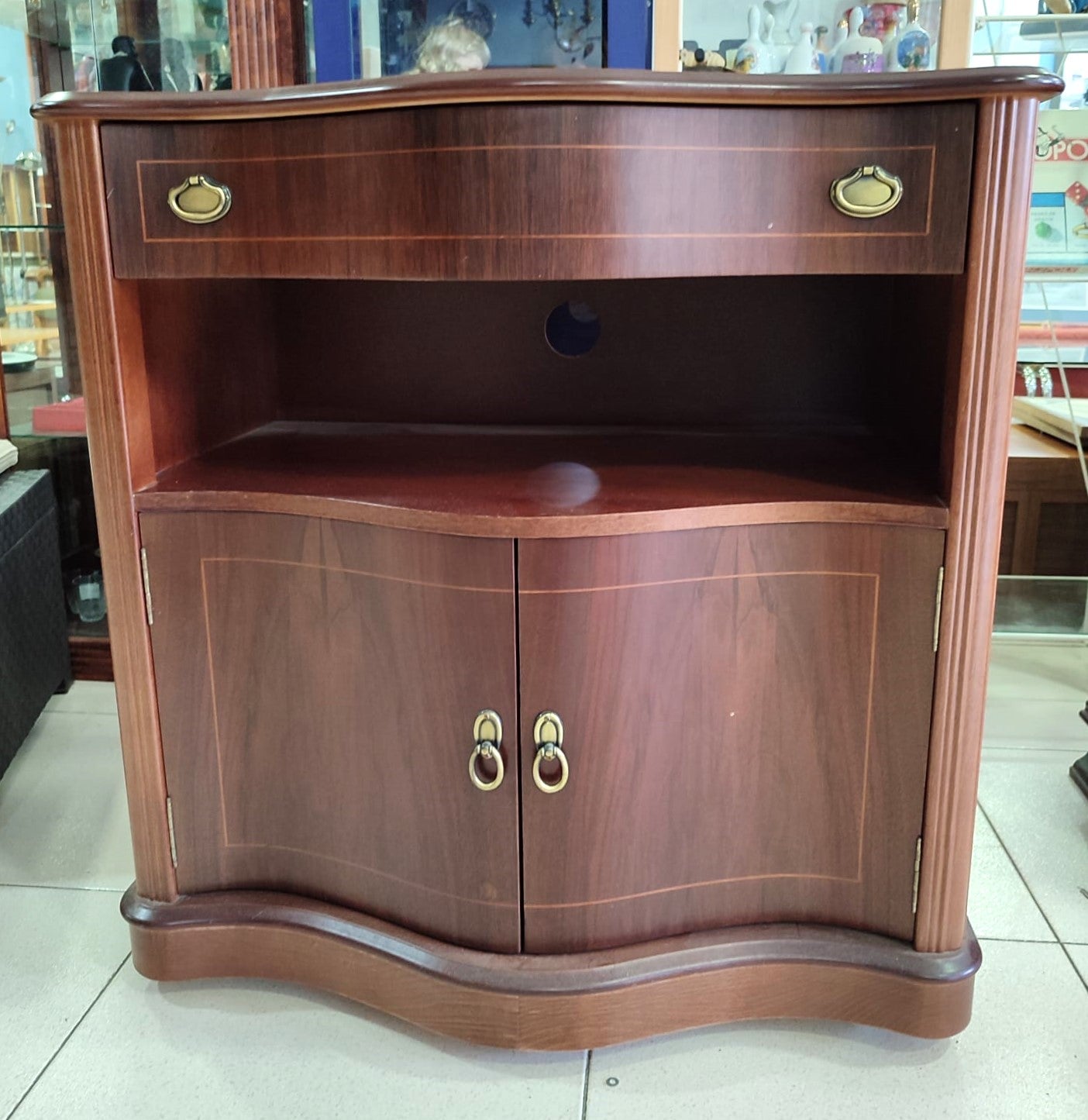 Mueble TV clásico — imagen 2