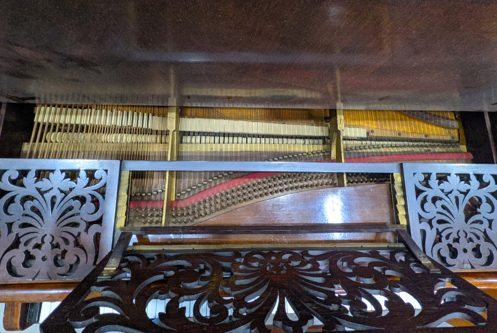 Piano de cola antiguo — imagen 4