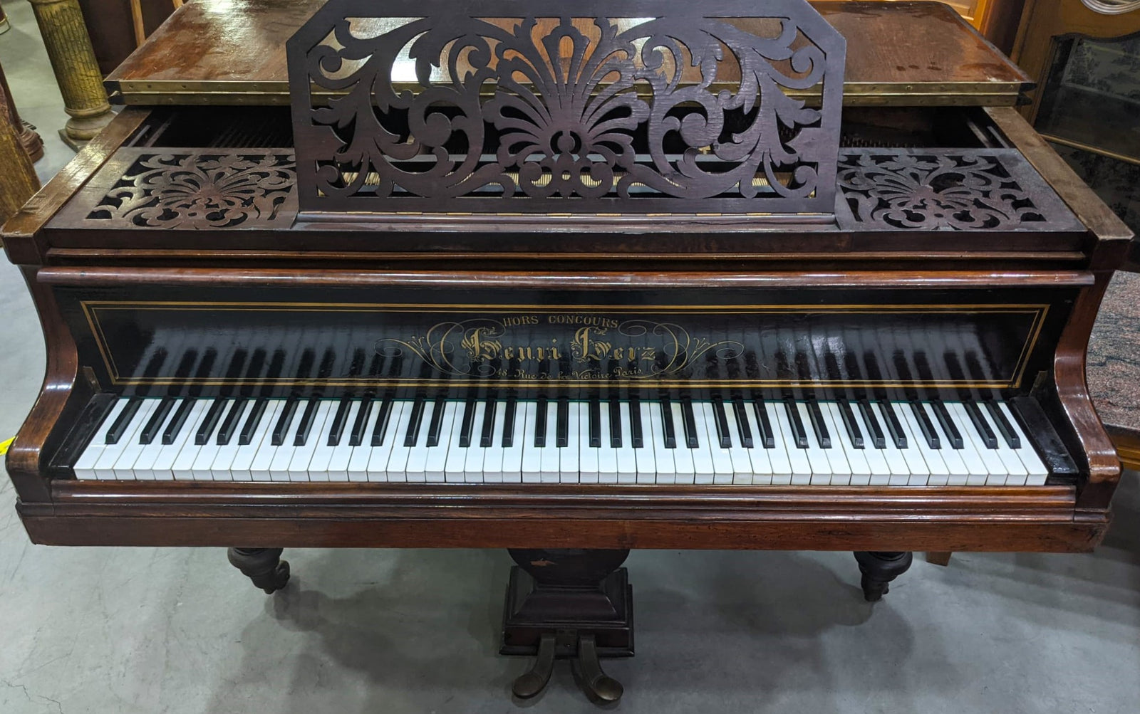 Piano de cola antiguo — imagen 5