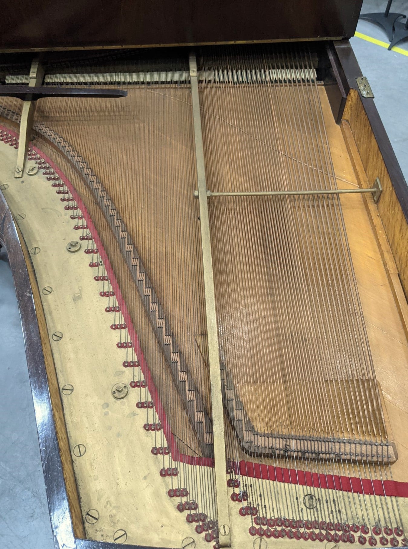 Piano de cola antiguo — imagen 7