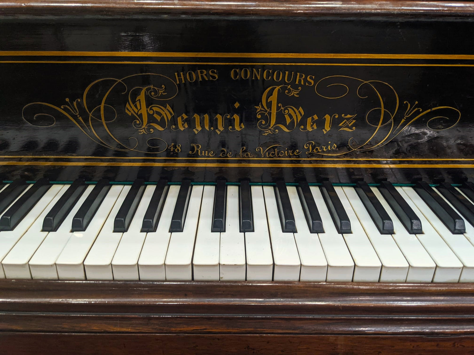 Piano de cola antiguo — imagen 8