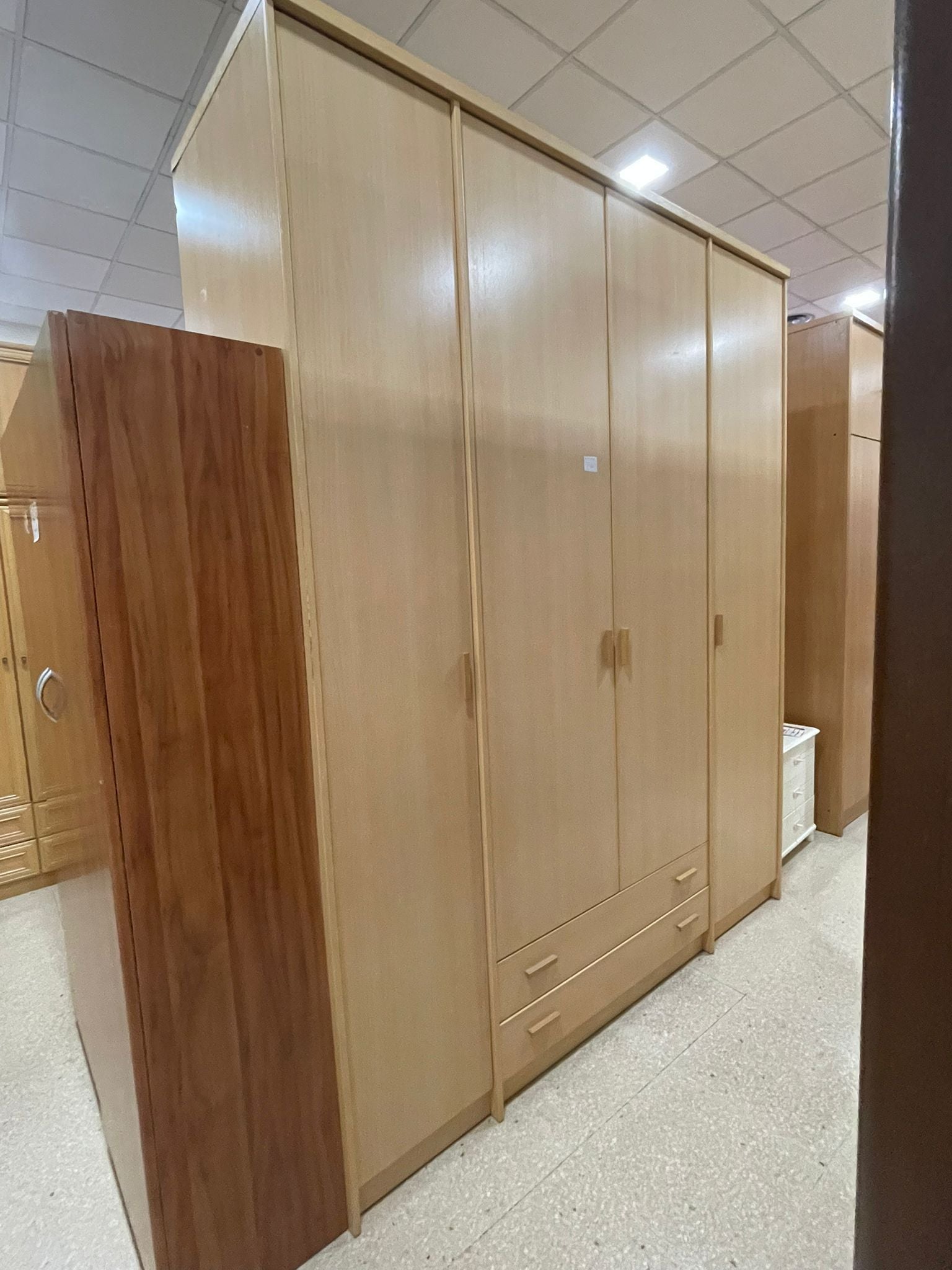 Armario 4 puertas madera aglomerado