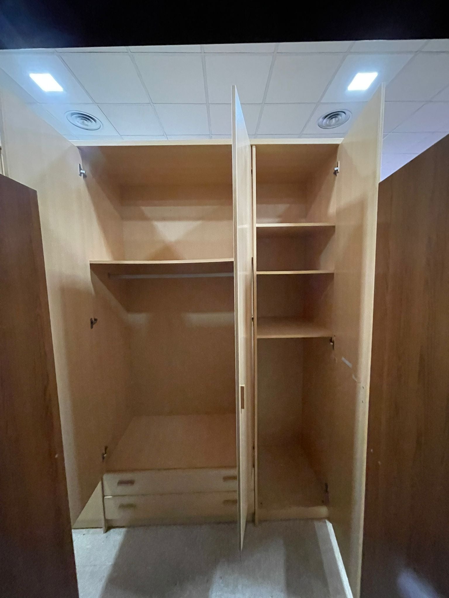 Armario 4 puertas madera aglomerado — imagen 2