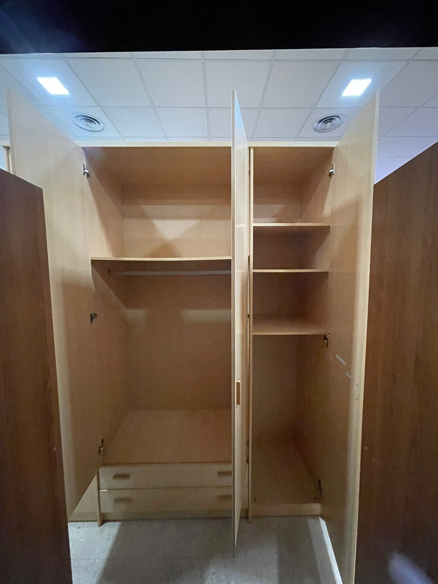 Armario 4 puertas madera aglomerado — imagen 3