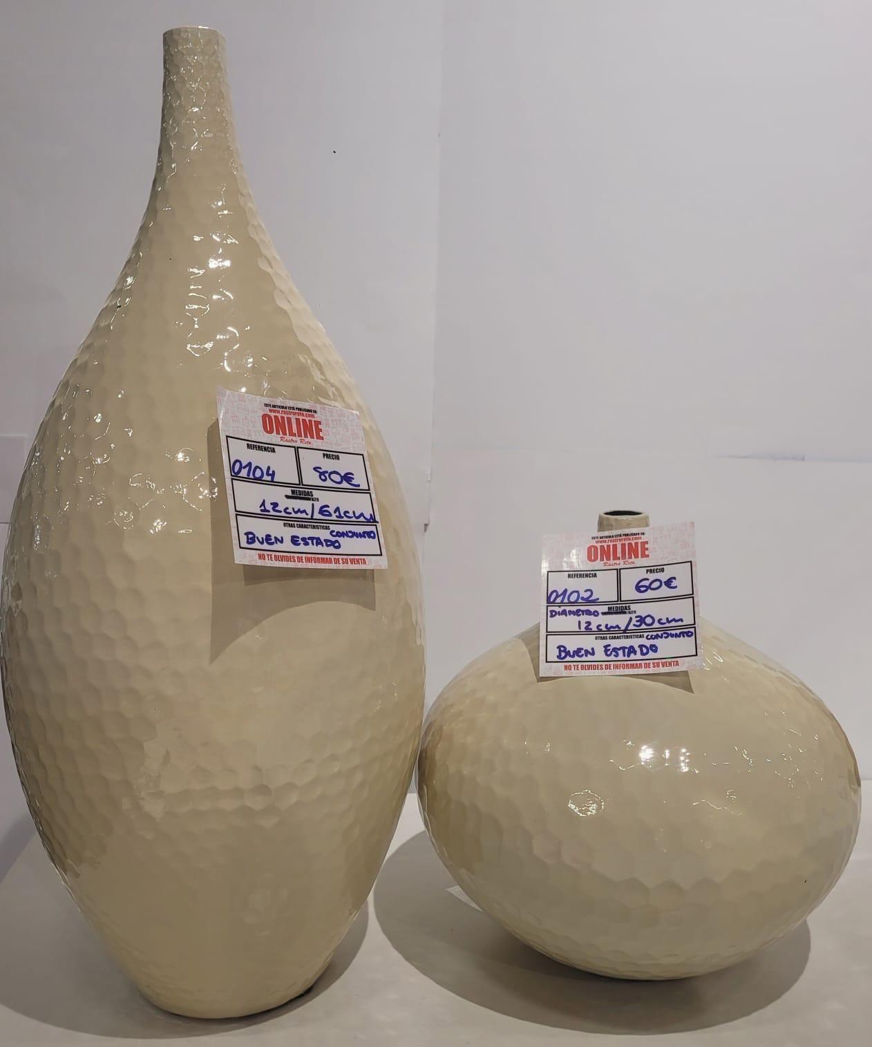 Pareja de jarrones decorativos