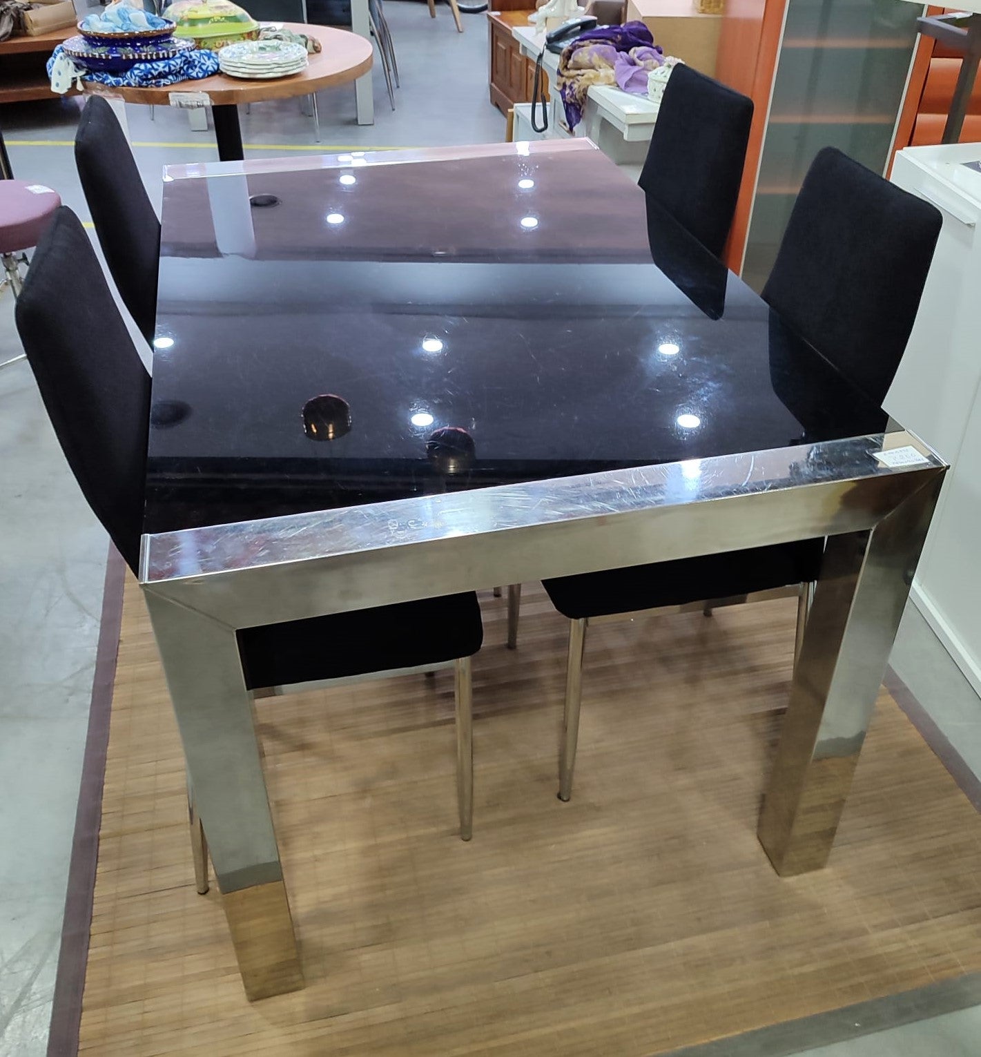 Mesa de comedor + 4 sillas