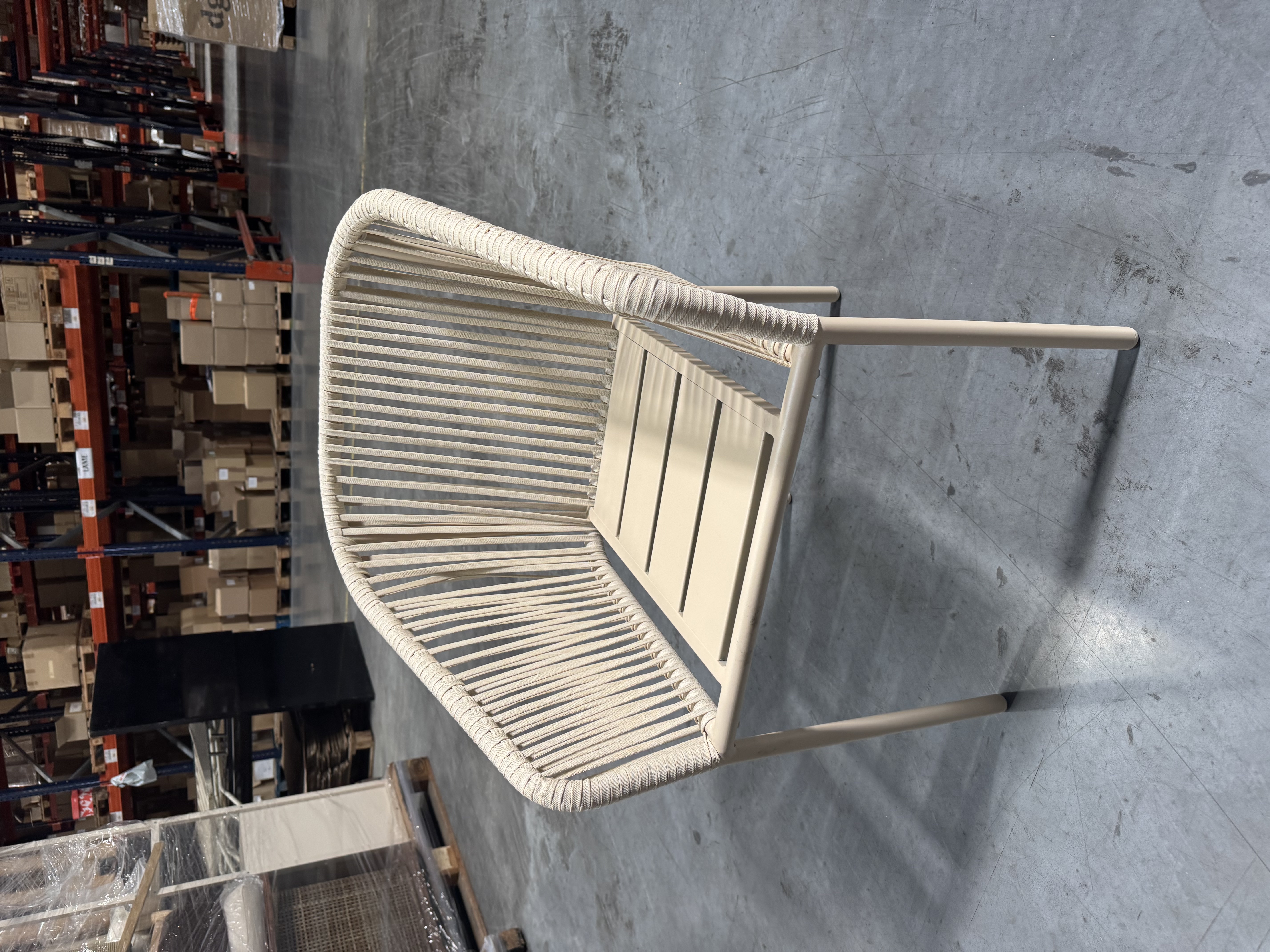 Silla de exterior con estructura de aluminio y tejido de cuerda