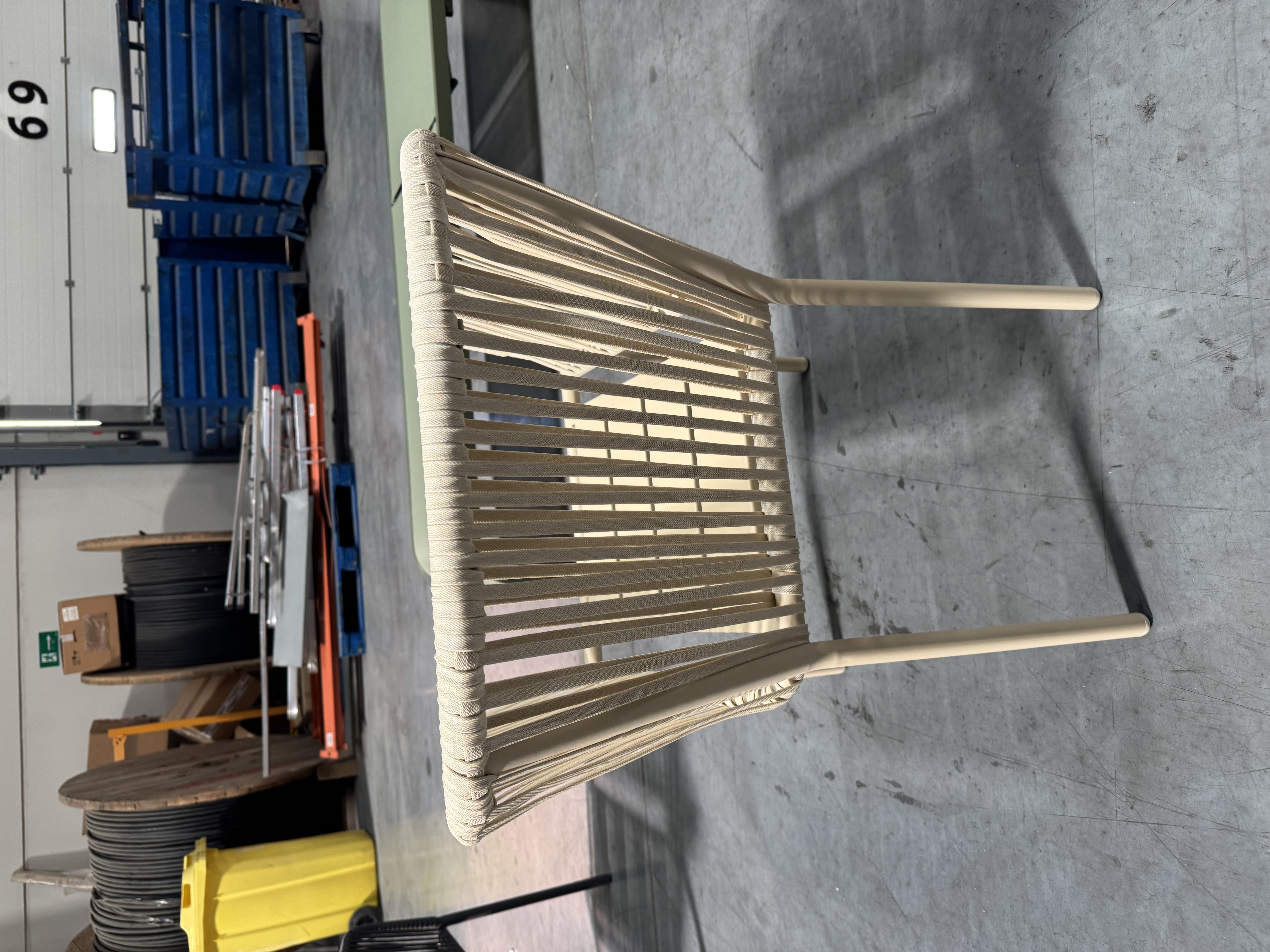 Silla de jardín SKLUM con reposabrazos en aluminio y cuerda trenzada como nueva — imagen 4