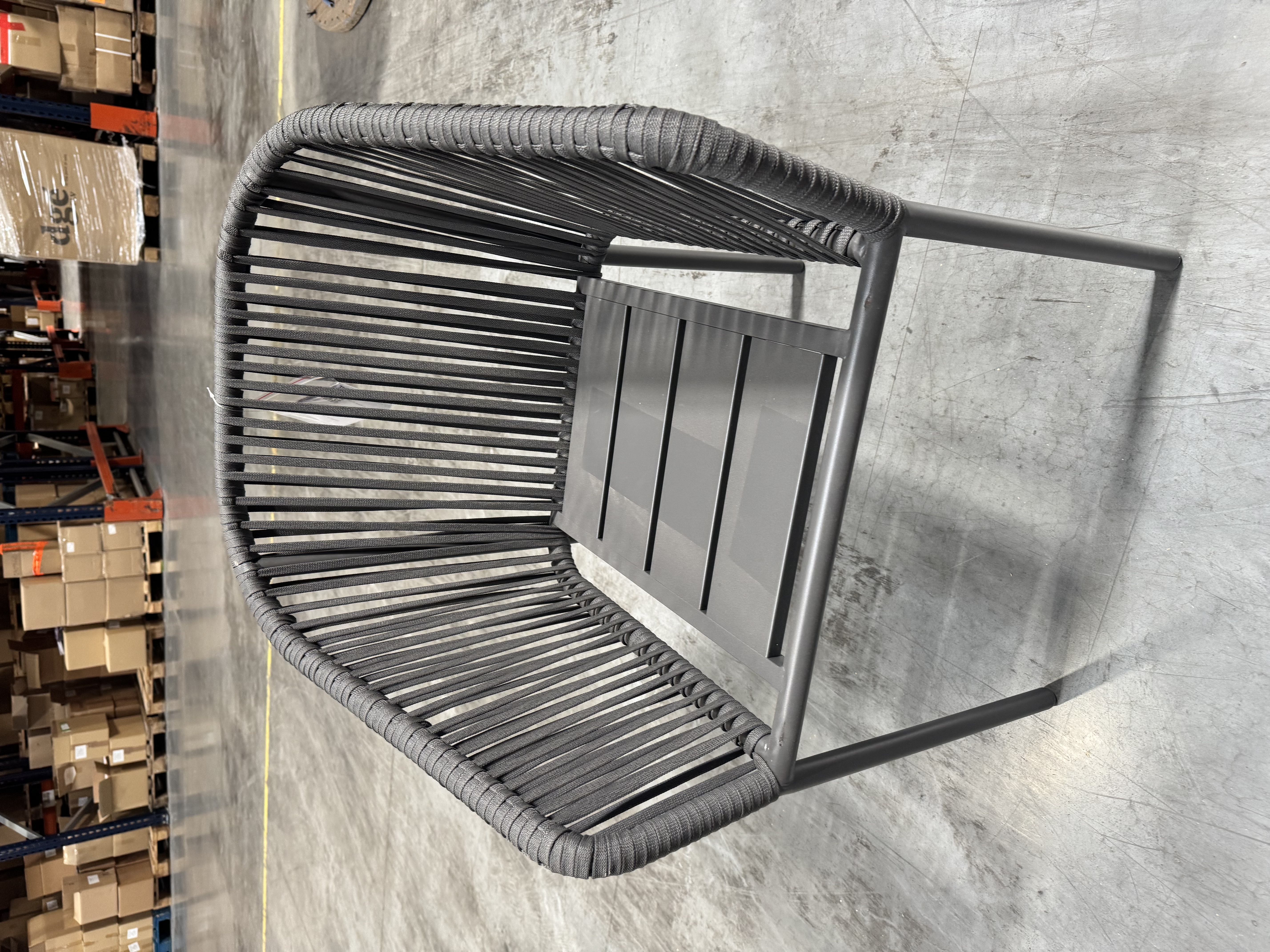 Silla de jardín SKLUM de metal con tapizado en gris oscuro — imagen 2