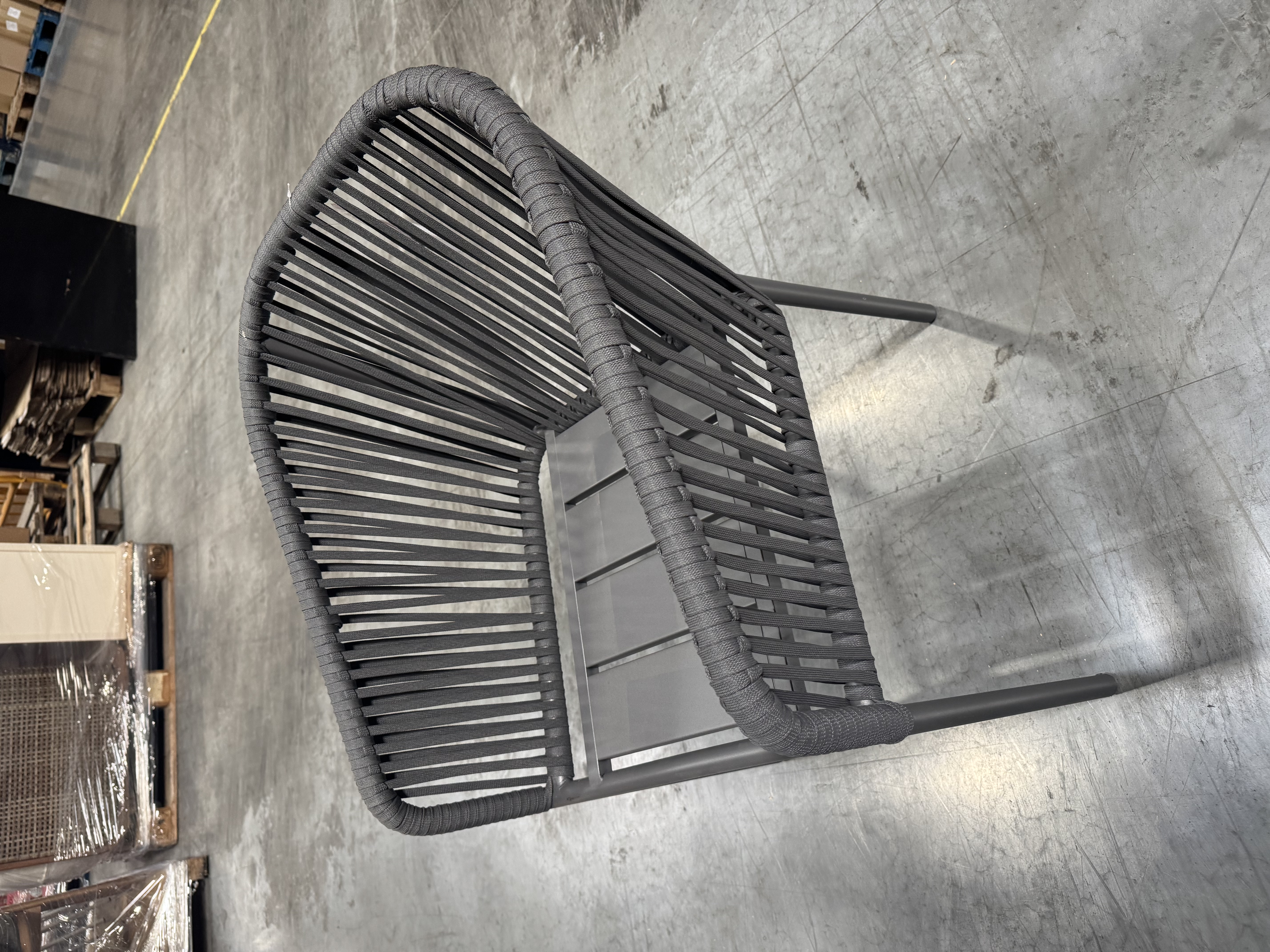 Silla de jardín SKLUM de metal con tapizado en gris oscuro — imagen 3