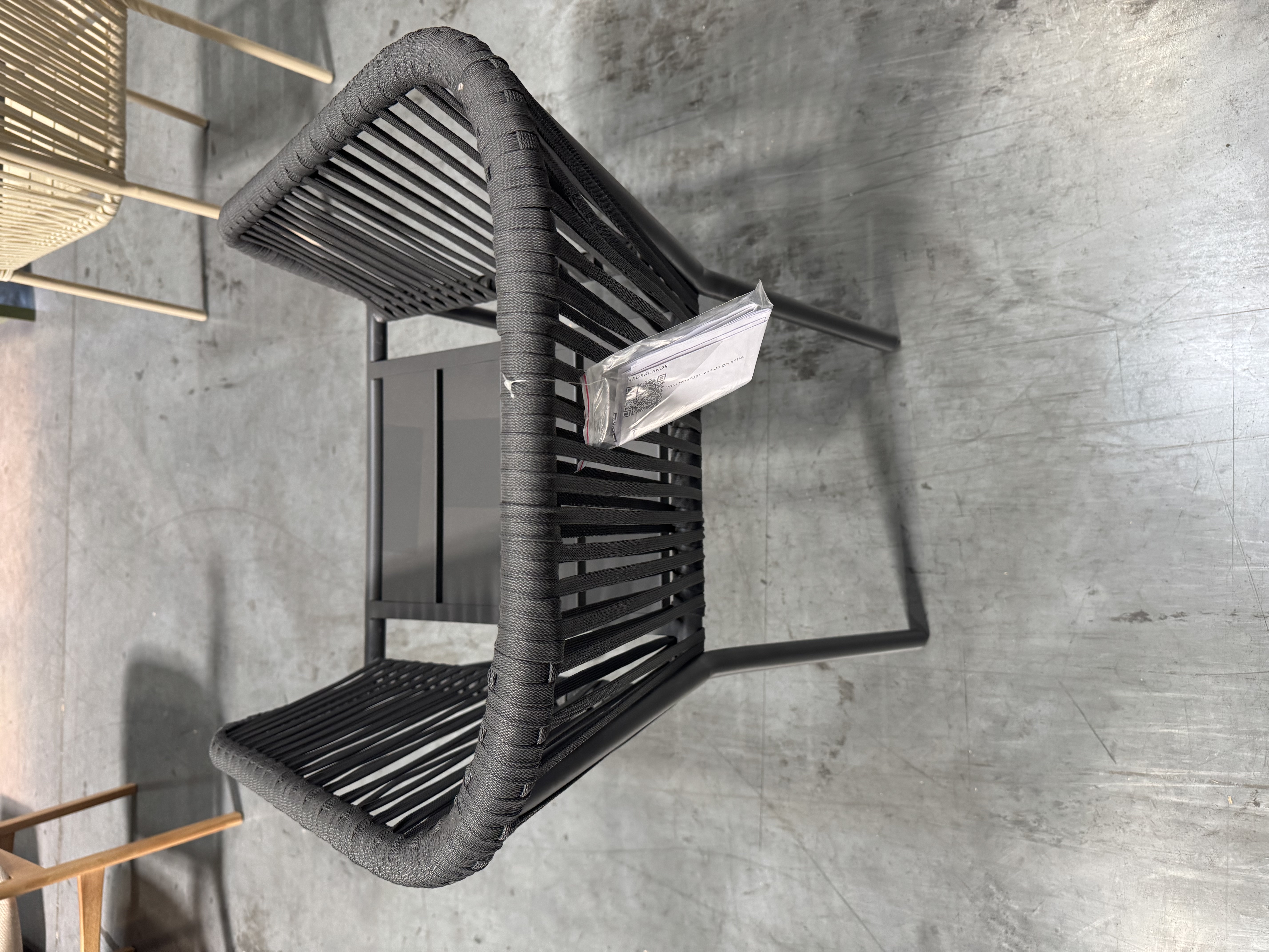 Silla de jardín SKLUM de metal con tapizado en gris oscuro — imagen 4