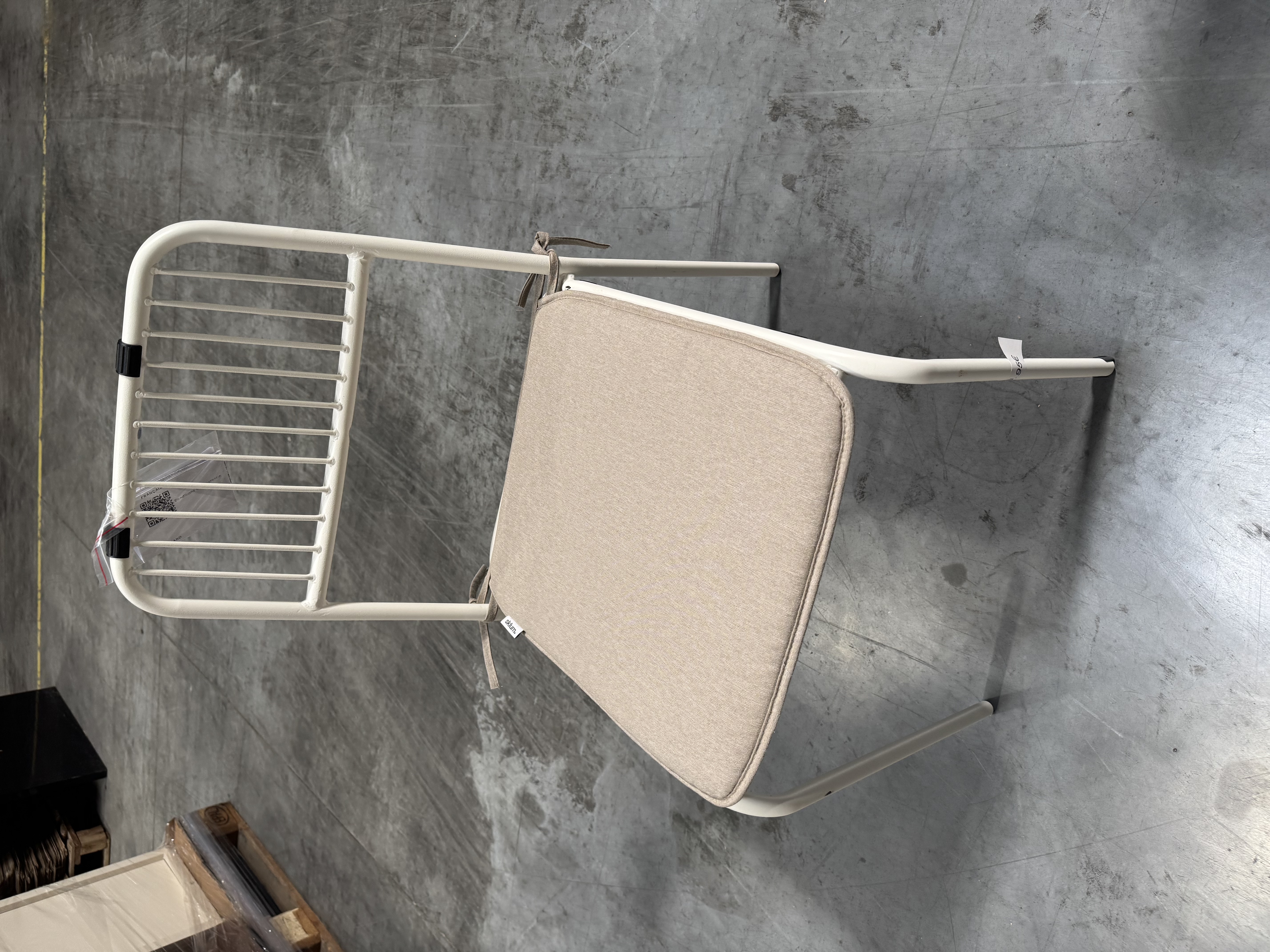 Silla de comedor SKLUM blanca como nueva. — imagen 2