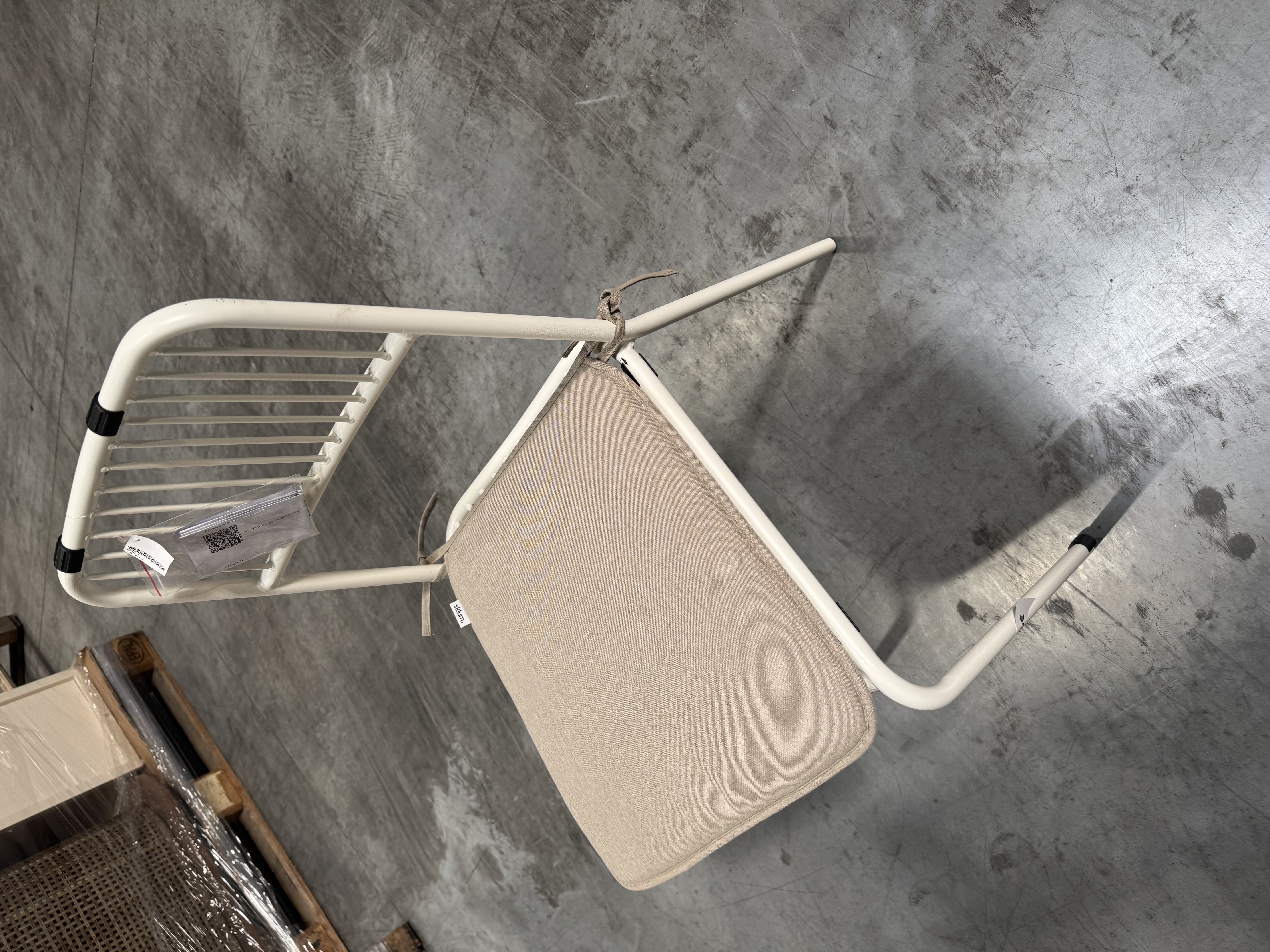 Silla de comedor SKLUM blanca como nueva. — imagen 3