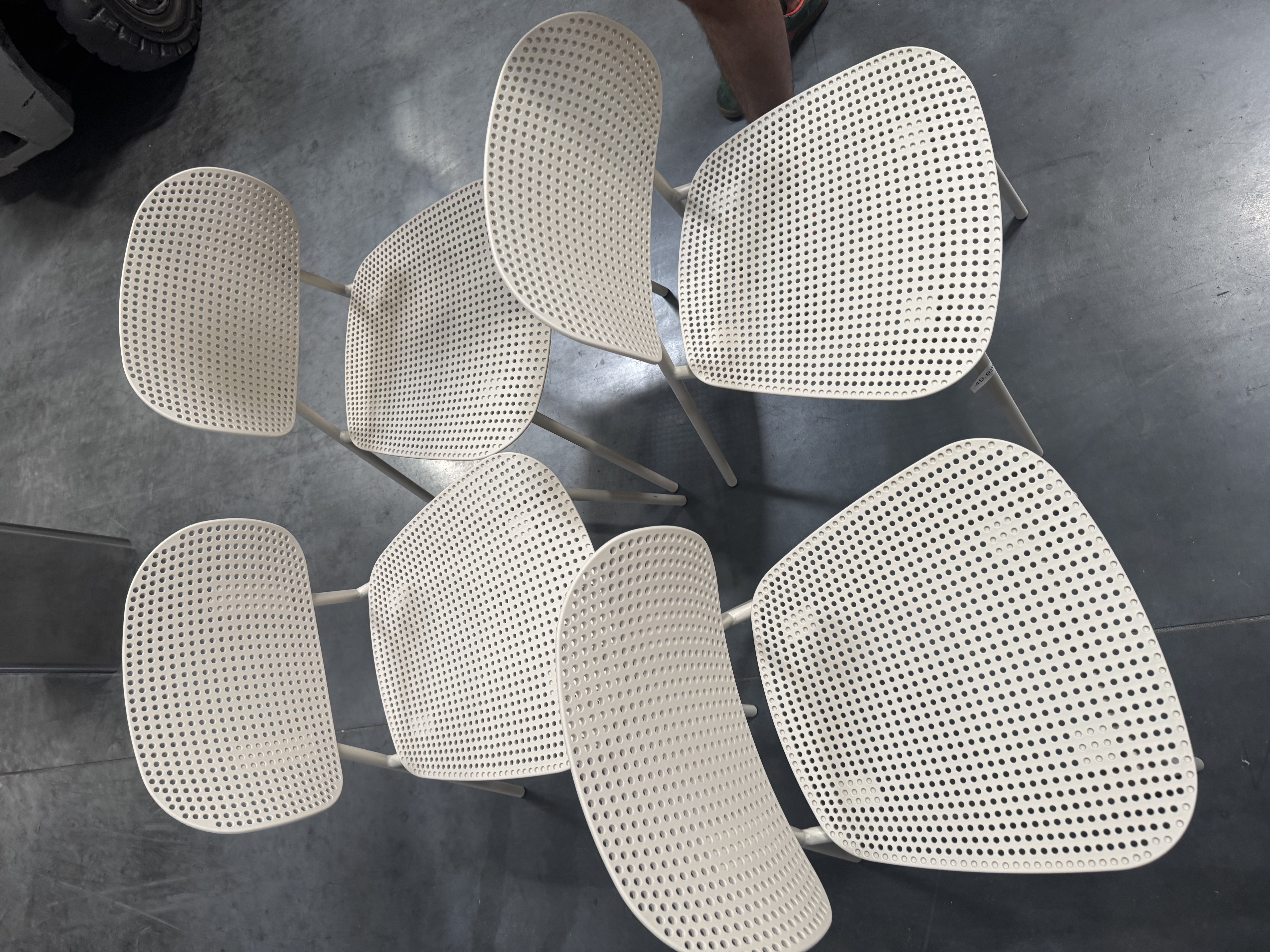Pack de 4 sillas de jardín SKLUM en diseño perforado como nuevas — imagen 2