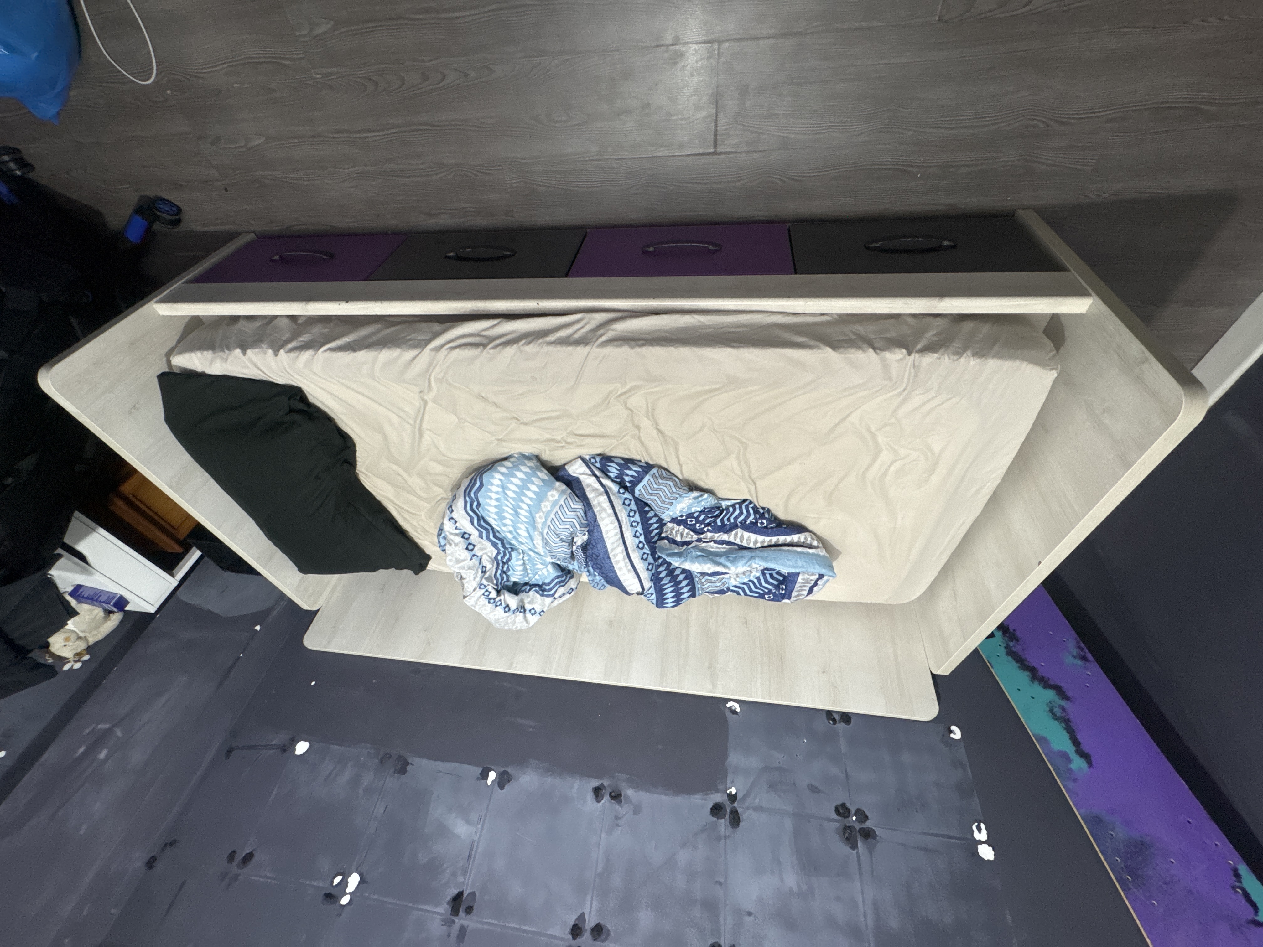 Cama con cajones