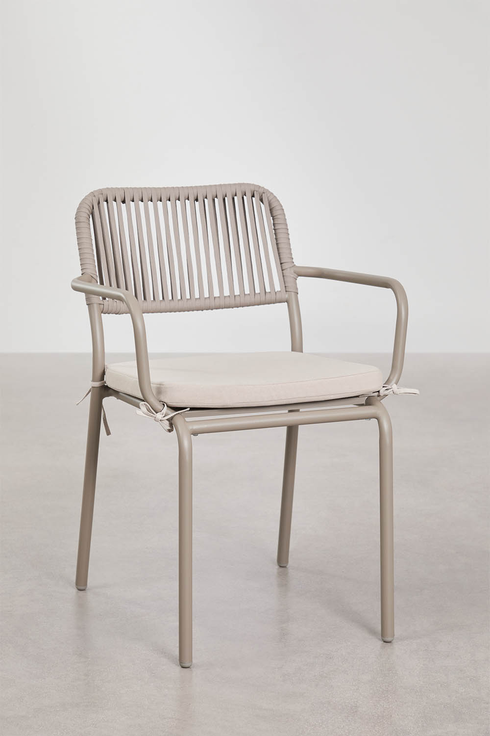 Silla de jardín SKLUM en aluminio con reposabrazos y cuerda sintética como nueva