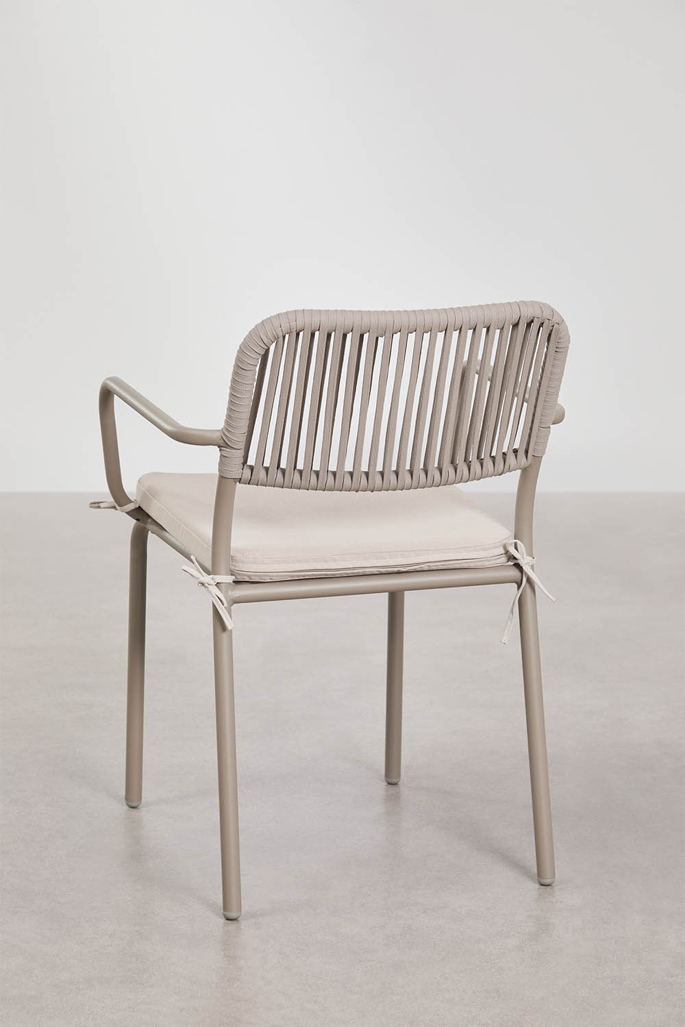 Silla de jardín SKLUM en aluminio con reposabrazos y cuerda sintética como nueva — imagen 4