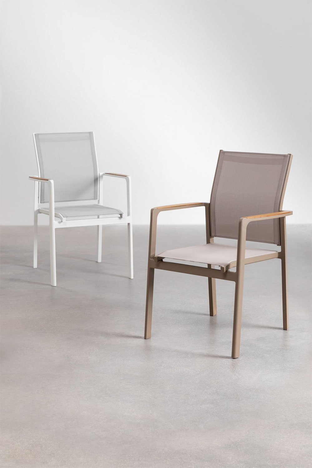 Silla de jardín SKLUM en aluminio con reposabrazos en madera de teca como nueva — imagen 4