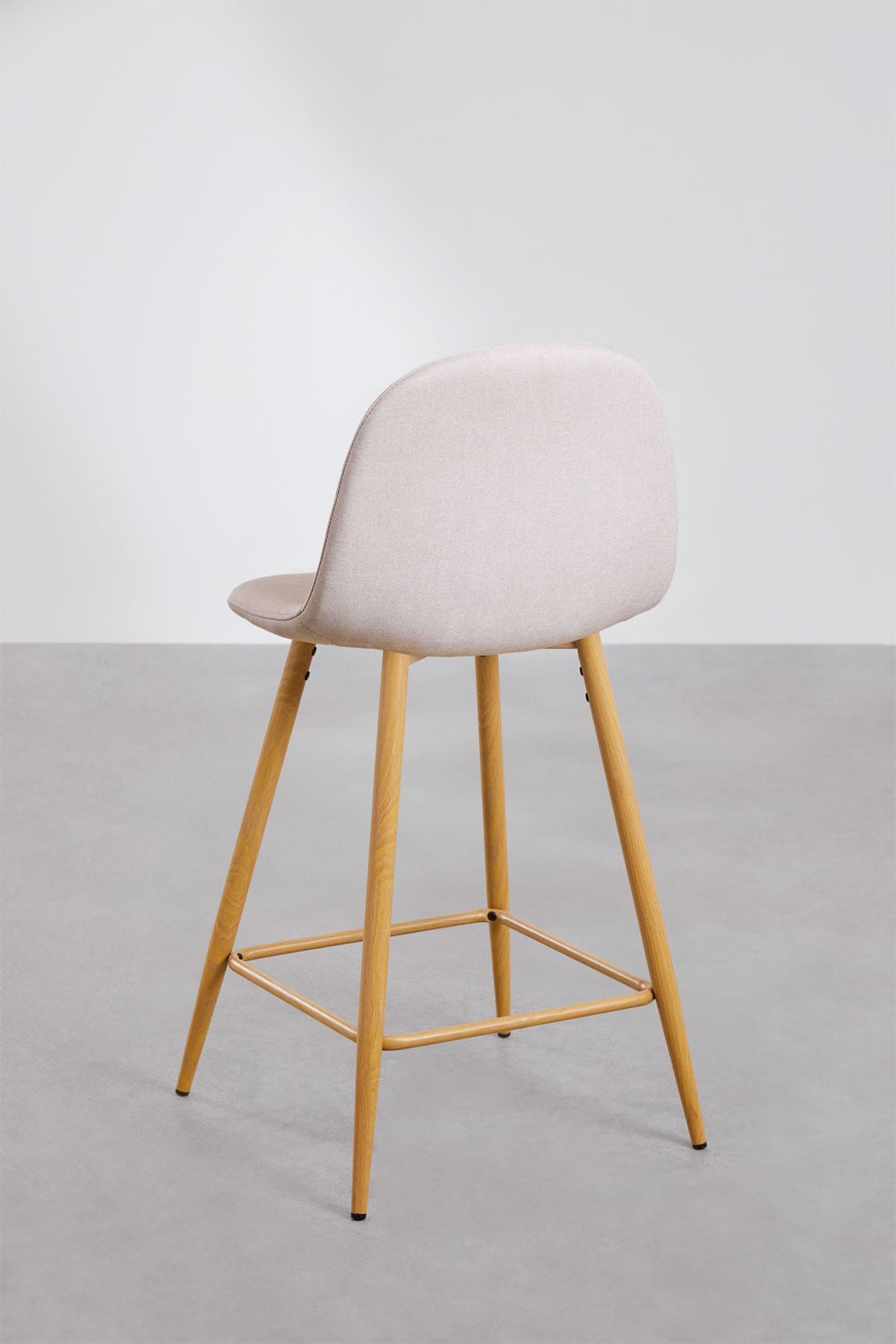 Pack de 2 taburetes altos SKLUM tapizado en tela con patas de madera como nuevo — imagen 5